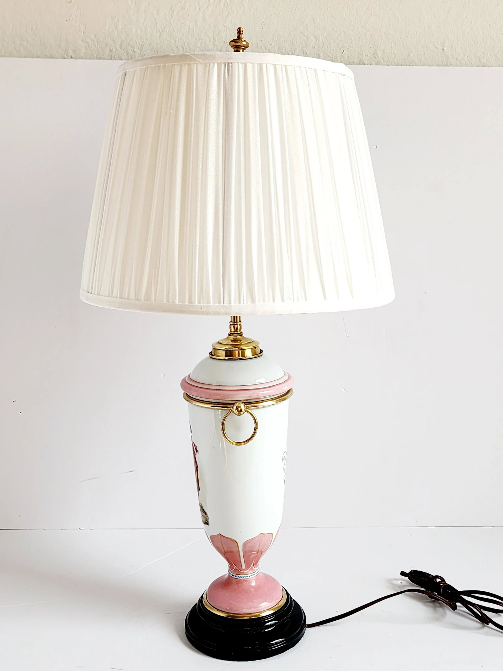 Antique Victorian Late 19th Century Hinks & Sons Opaline Glass Table Lamp - 3