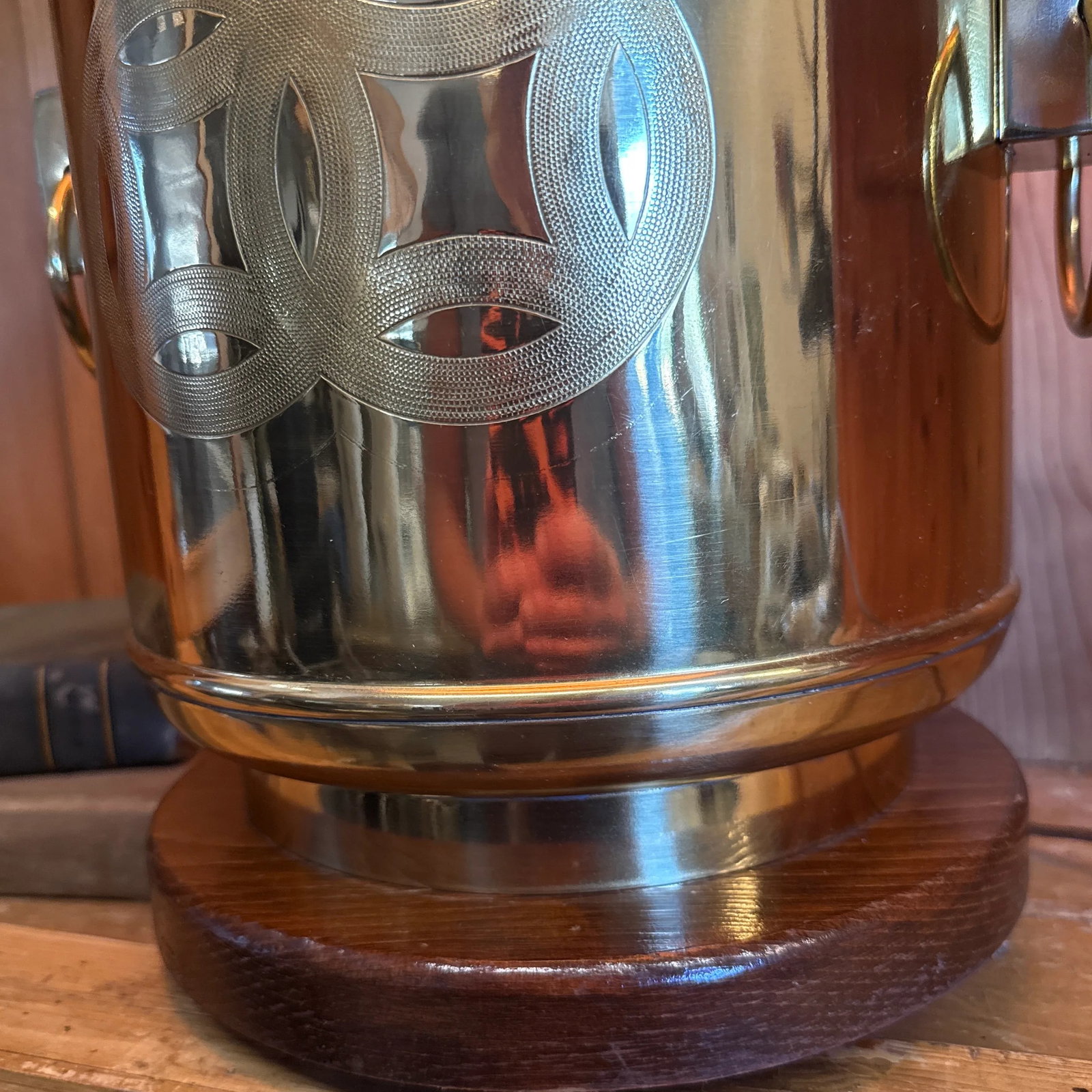 Vintage Chinoiserie Motif Brass Drum Table Lamp on Wooden Base Thomas Cooper - 4