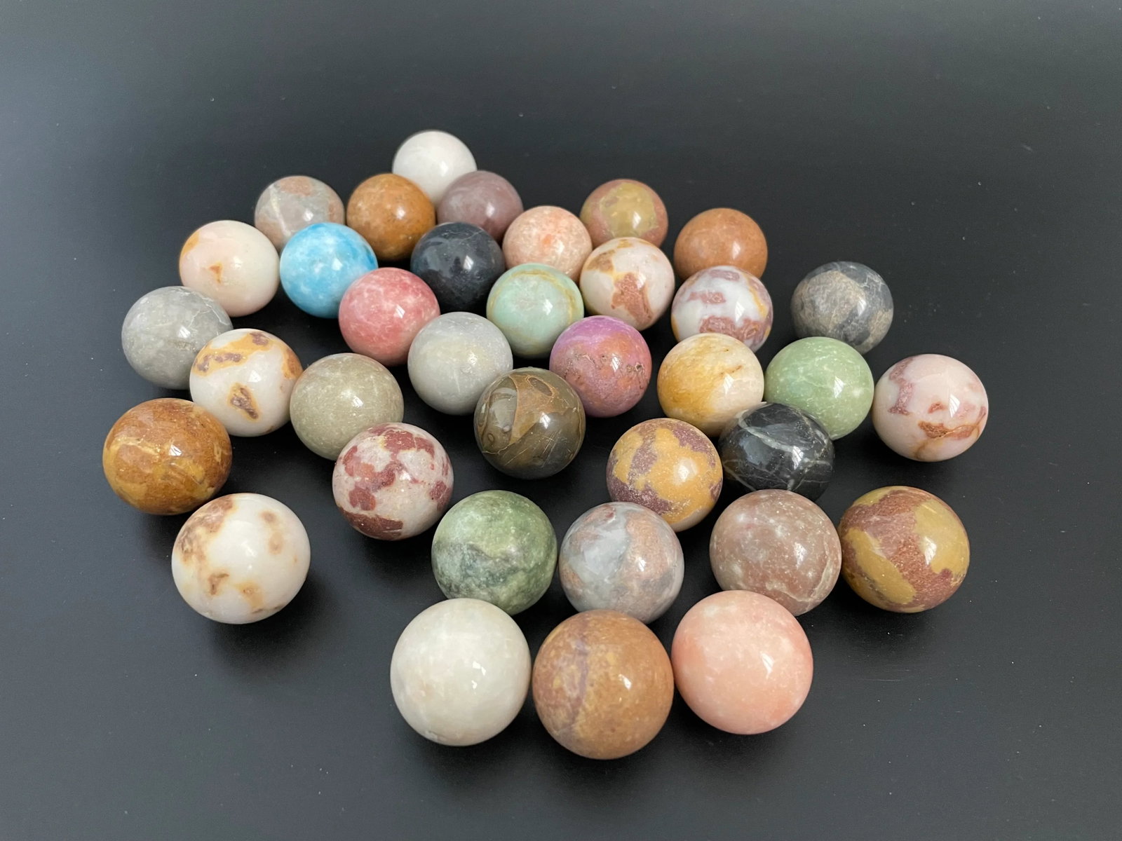 Collection of 36 Grand Tour Specimen Marble Balls - 2