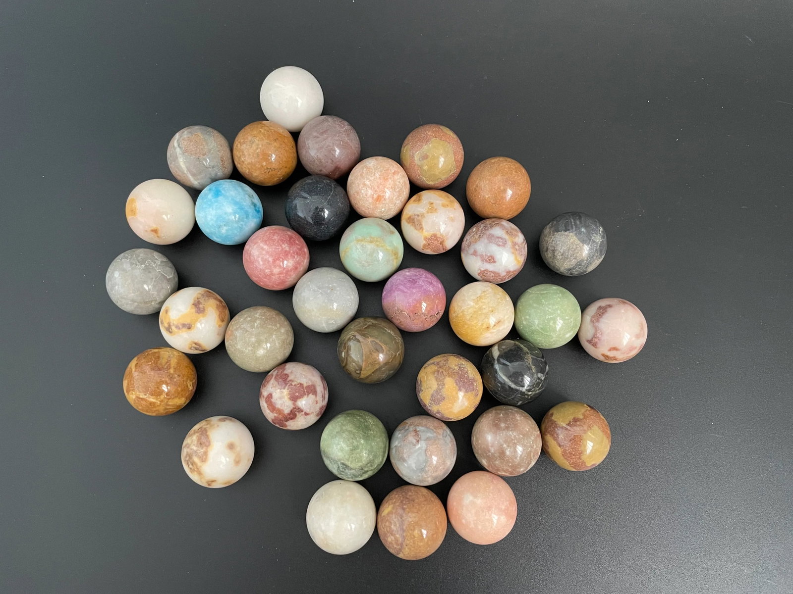 Collection of 36 Grand Tour Specimen Marble Balls - 3