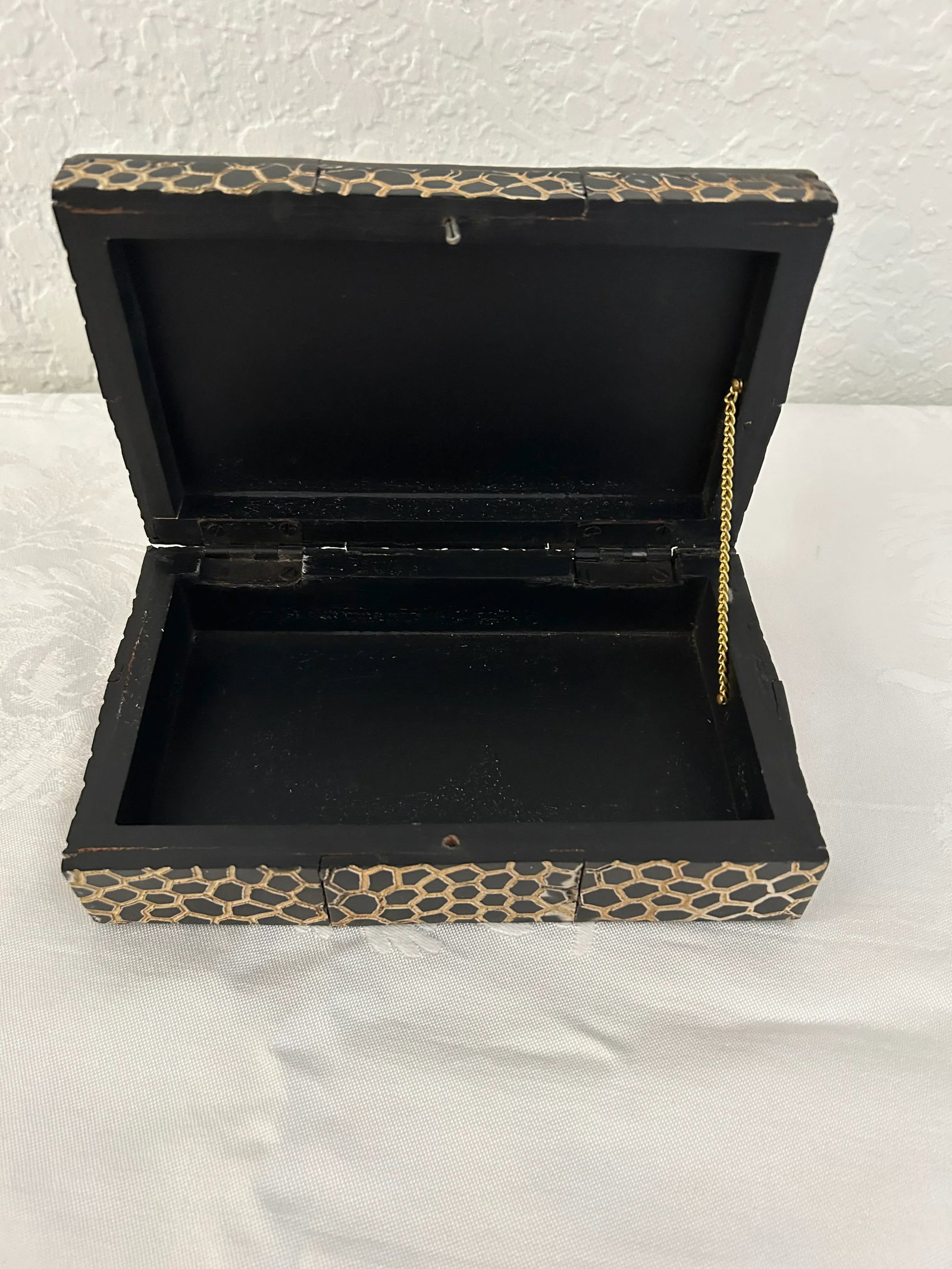 Contemporary Faux Alligator Skin Lidded Box - 4