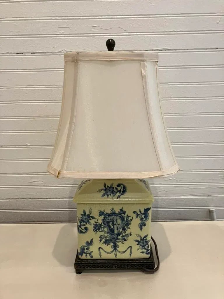 Vintage Blue & White Porcelain Lamp With Crest Motif on Brass Base, 1960s-1970s - 3