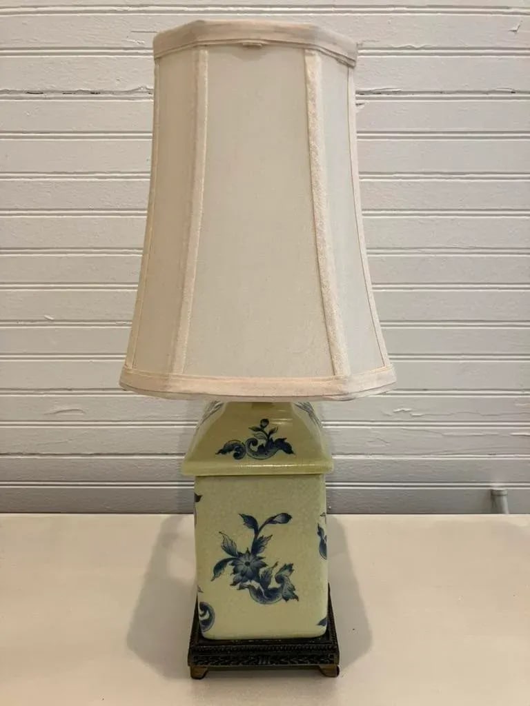 Vintage Blue & White Porcelain Lamp With Crest Motif on Brass Base, 1960s-1970s - 6