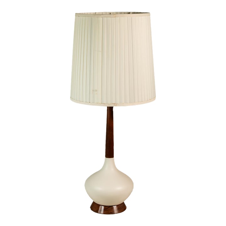 Mid-Century Modern Elongated Teardrop Table Lamp in Walnut & Porcelain, Usa, C. 1960's: This captivating Mid-Century Modern table lamp, crafted in the USA during the 1960s, features an elongated teardrop form that exudes organic elegance. The lamp's base is constructed from rich walnut,