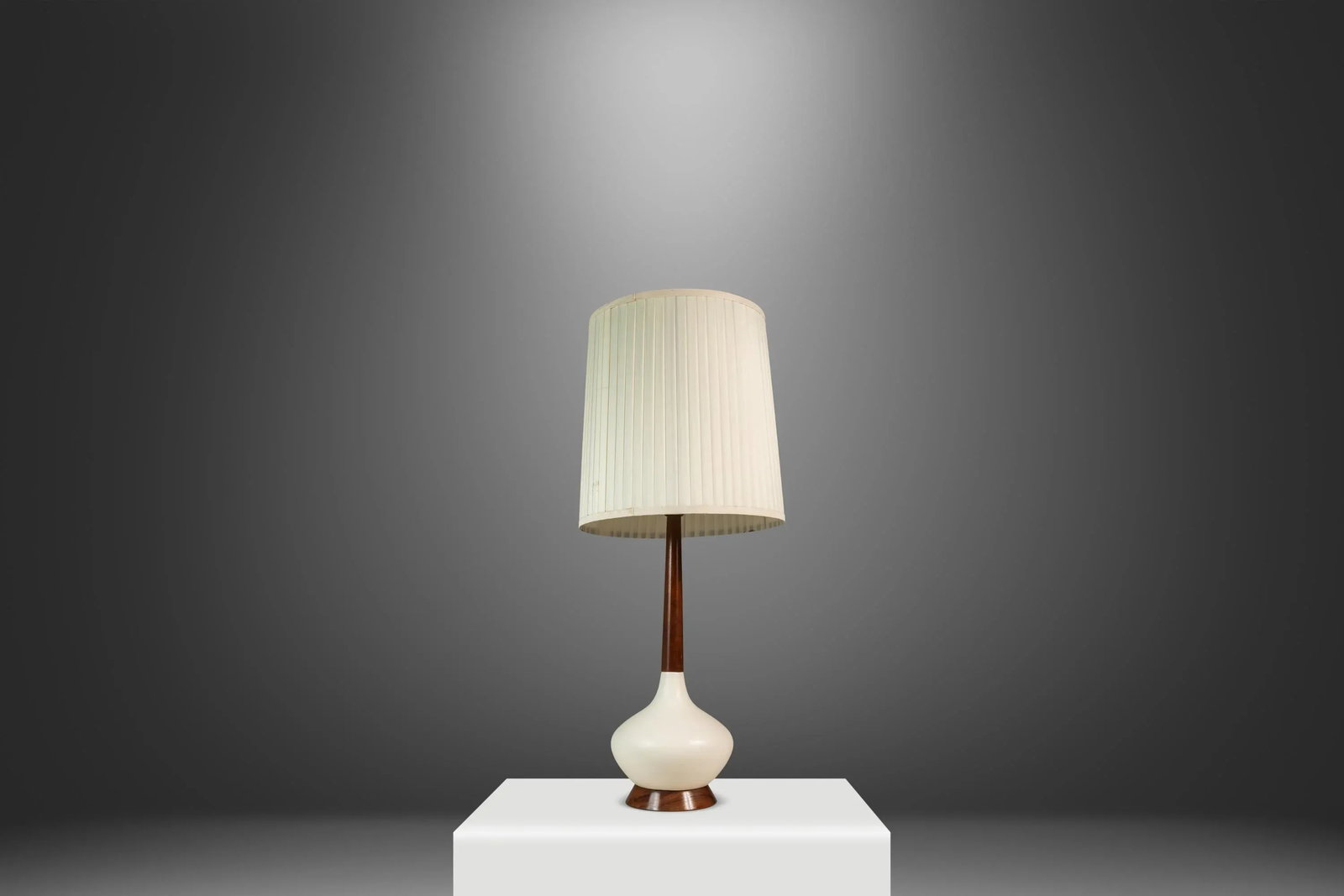 Mid-Century Modern Elongated Teardrop Table Lamp in Walnut & Porcelain, Usa, C. 1960's - 2