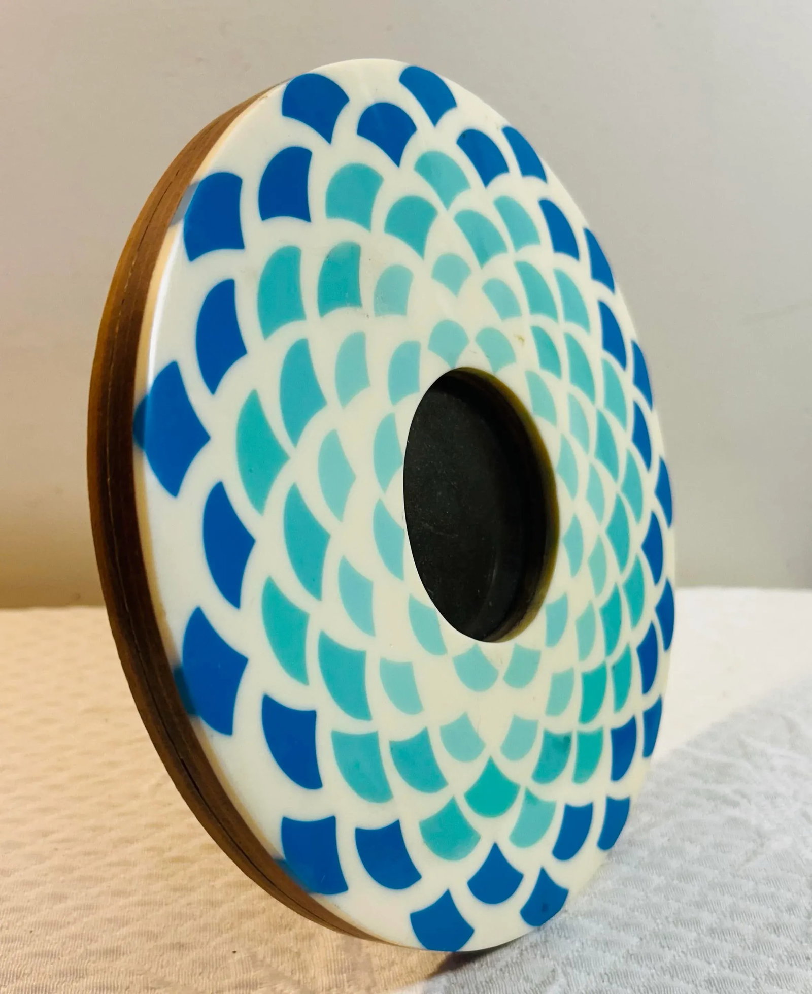 Vintage Jonathon Adler Art Deco Style Blue & White Small Round Tabletop Picture Frame - 2