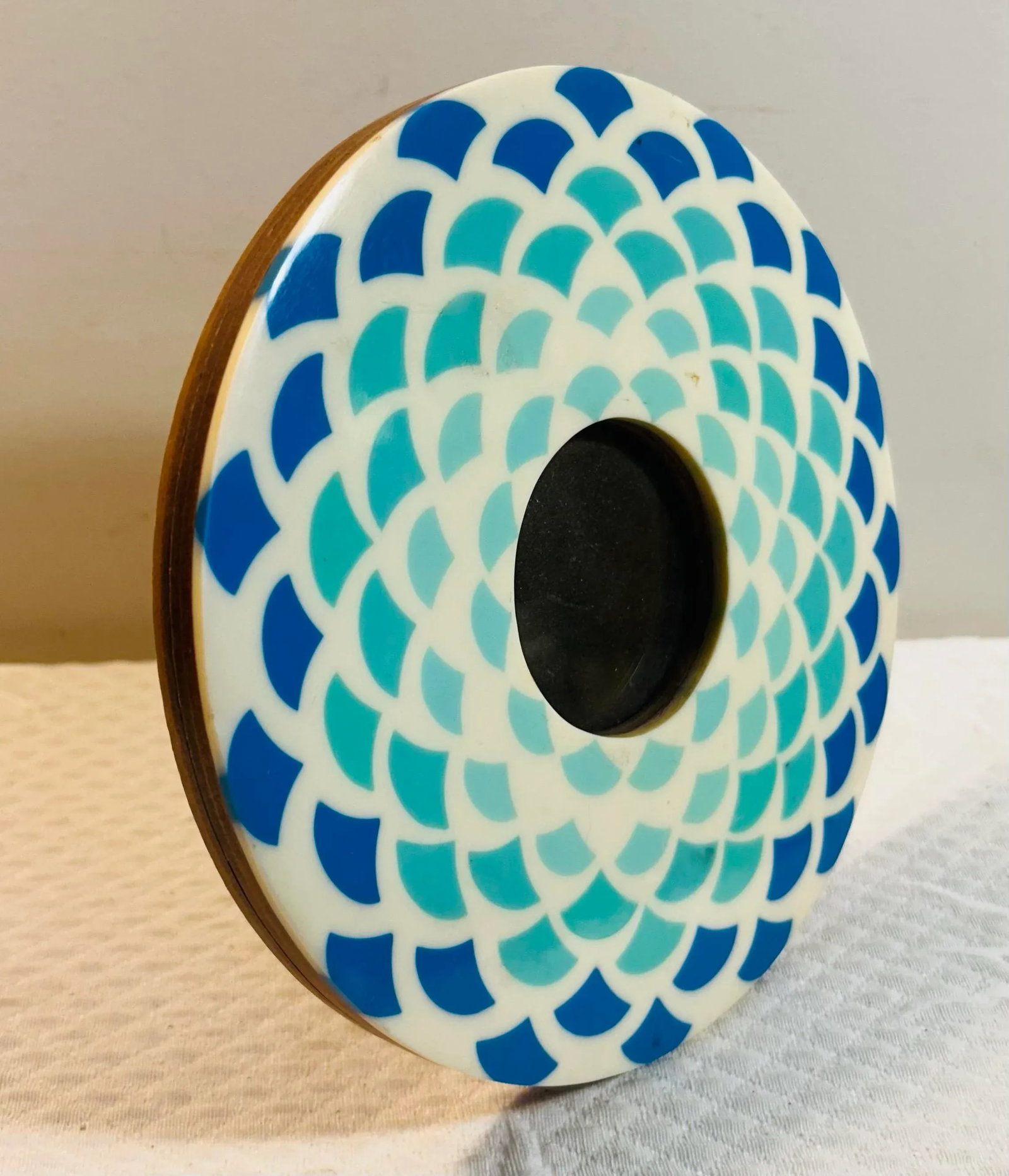 Vintage Jonathon Adler Art Deco Style Blue & White Small Round Tabletop Picture Frame - 3