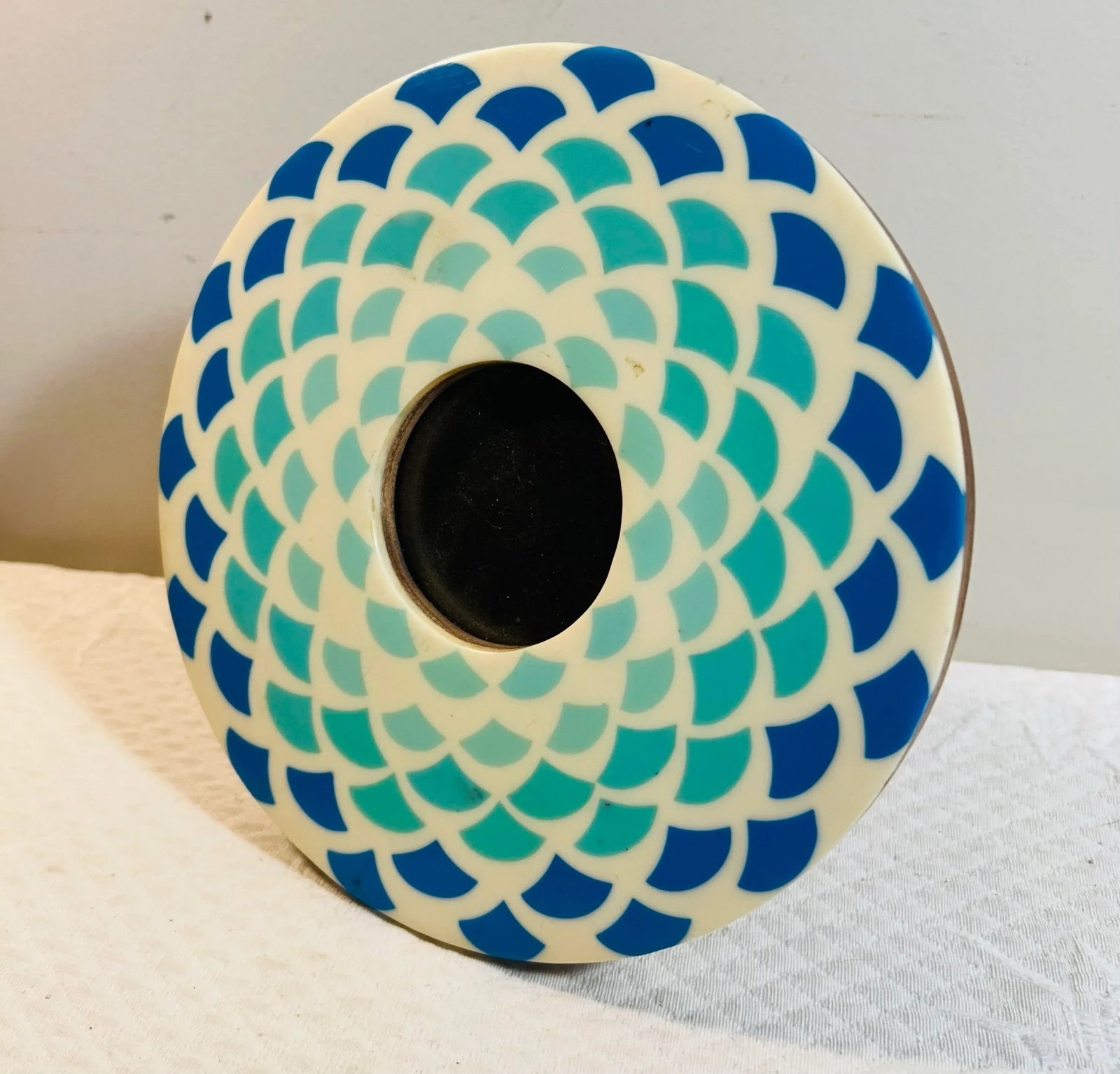 Vintage Jonathon Adler Art Deco Style Blue & White Small Round Tabletop Picture Frame - 6