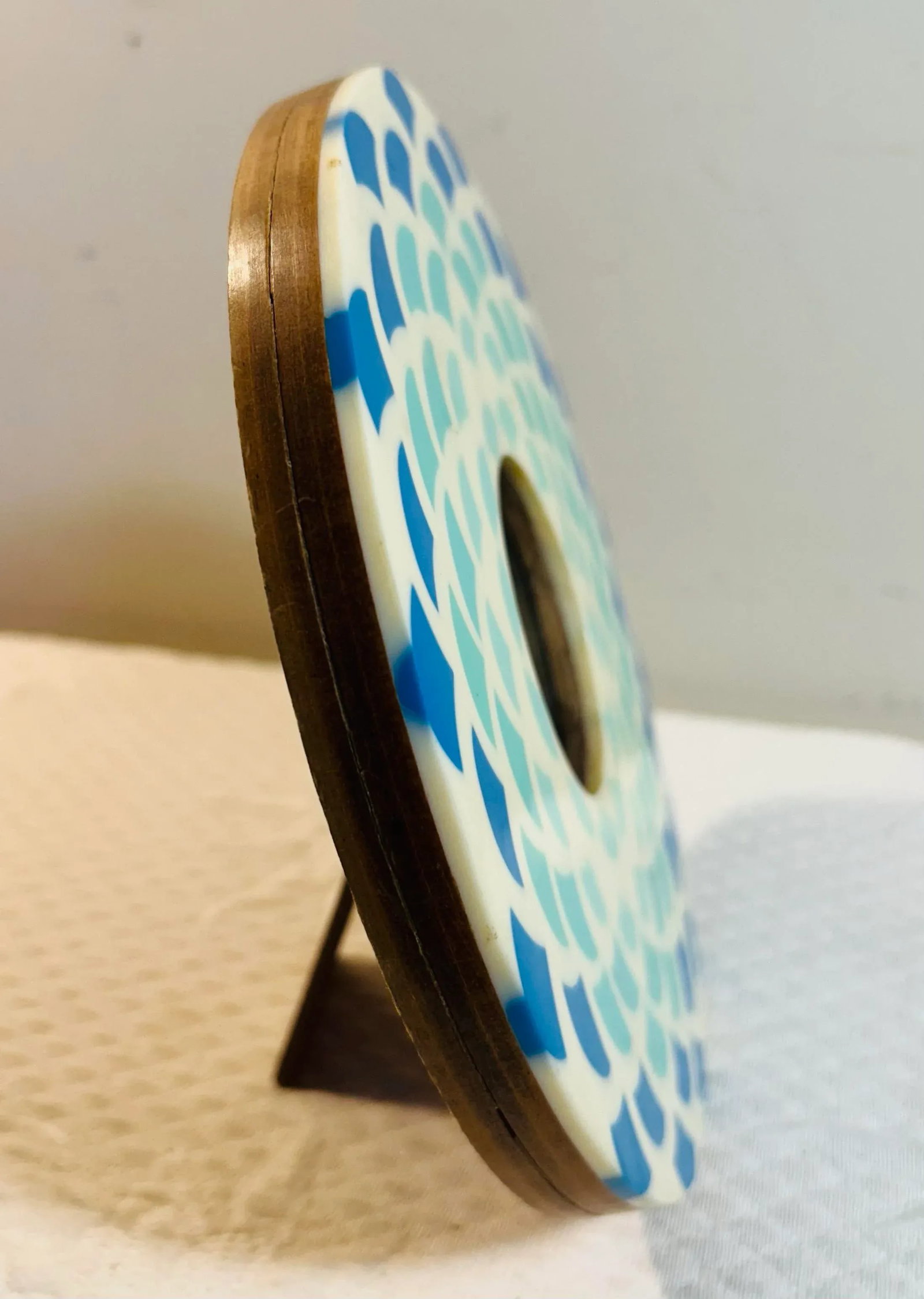 Vintage Jonathon Adler Art Deco Style Blue & White Small Round Tabletop Picture Frame - 7