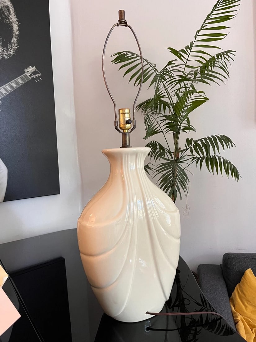 Large 1980s Art Deco Revival Minimalist Off-White Table Lamp With Wrapped Texture - 3