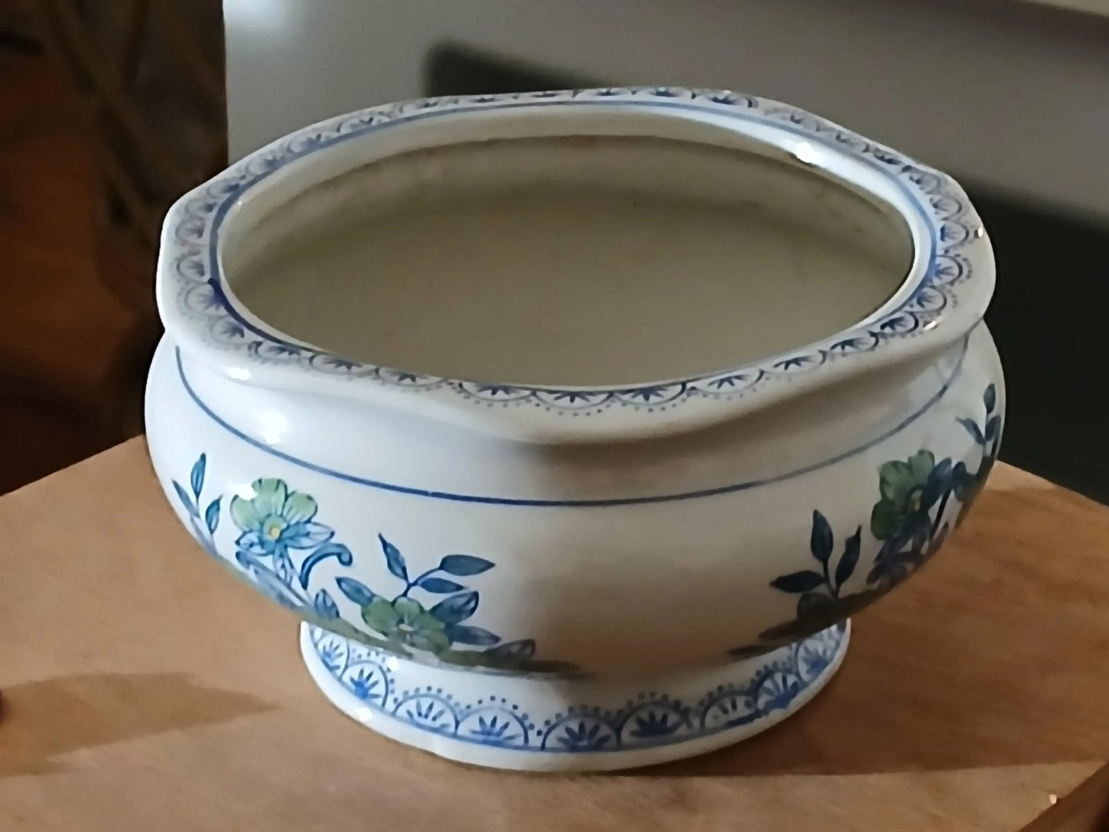 Vintage Scalloped Edge Ceramic Planter Pot With Blue and Green Floral Pattern - 2
