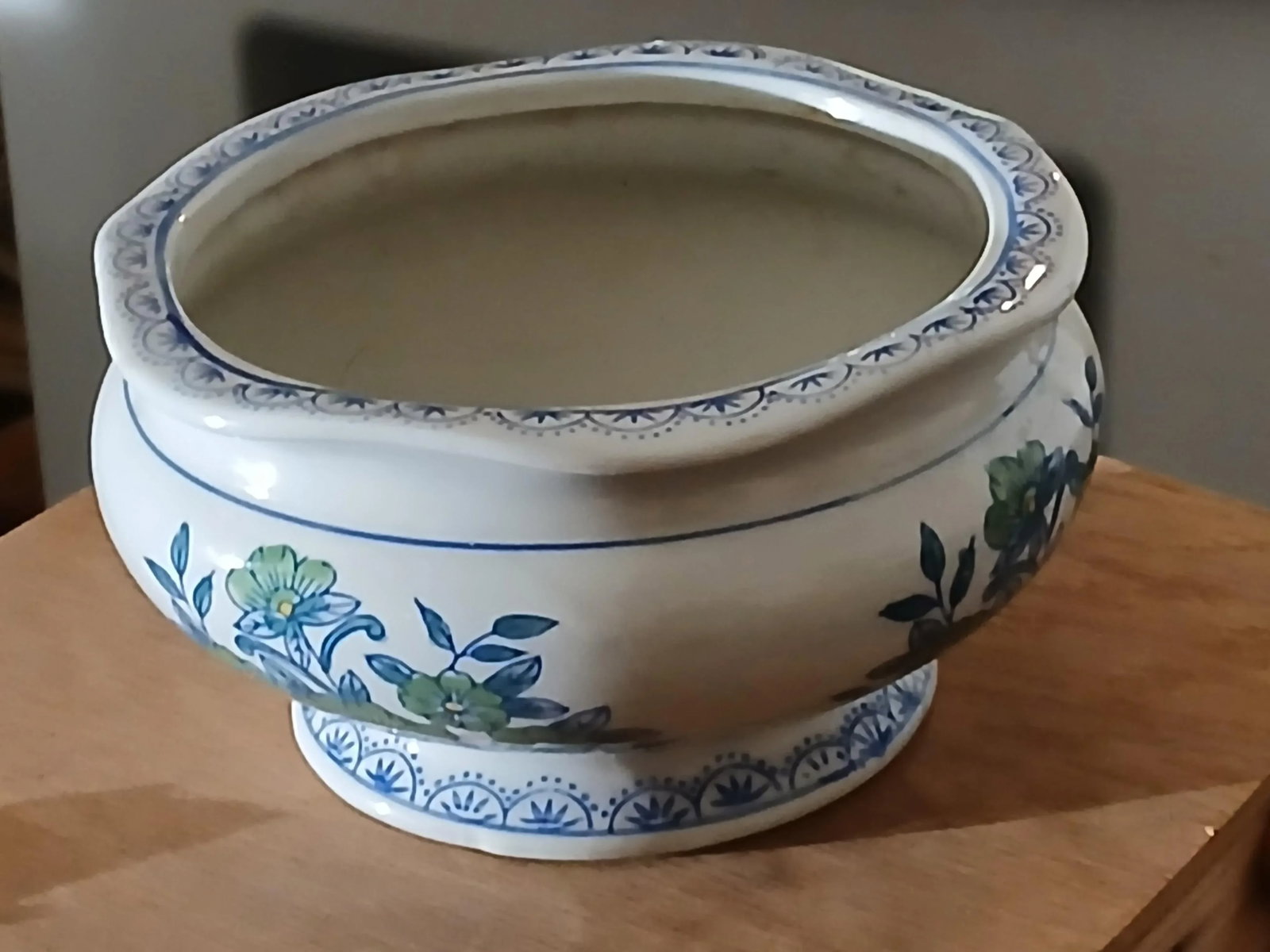 Vintage Scalloped Edge Ceramic Planter Pot With Blue and Green Floral Pattern - 6