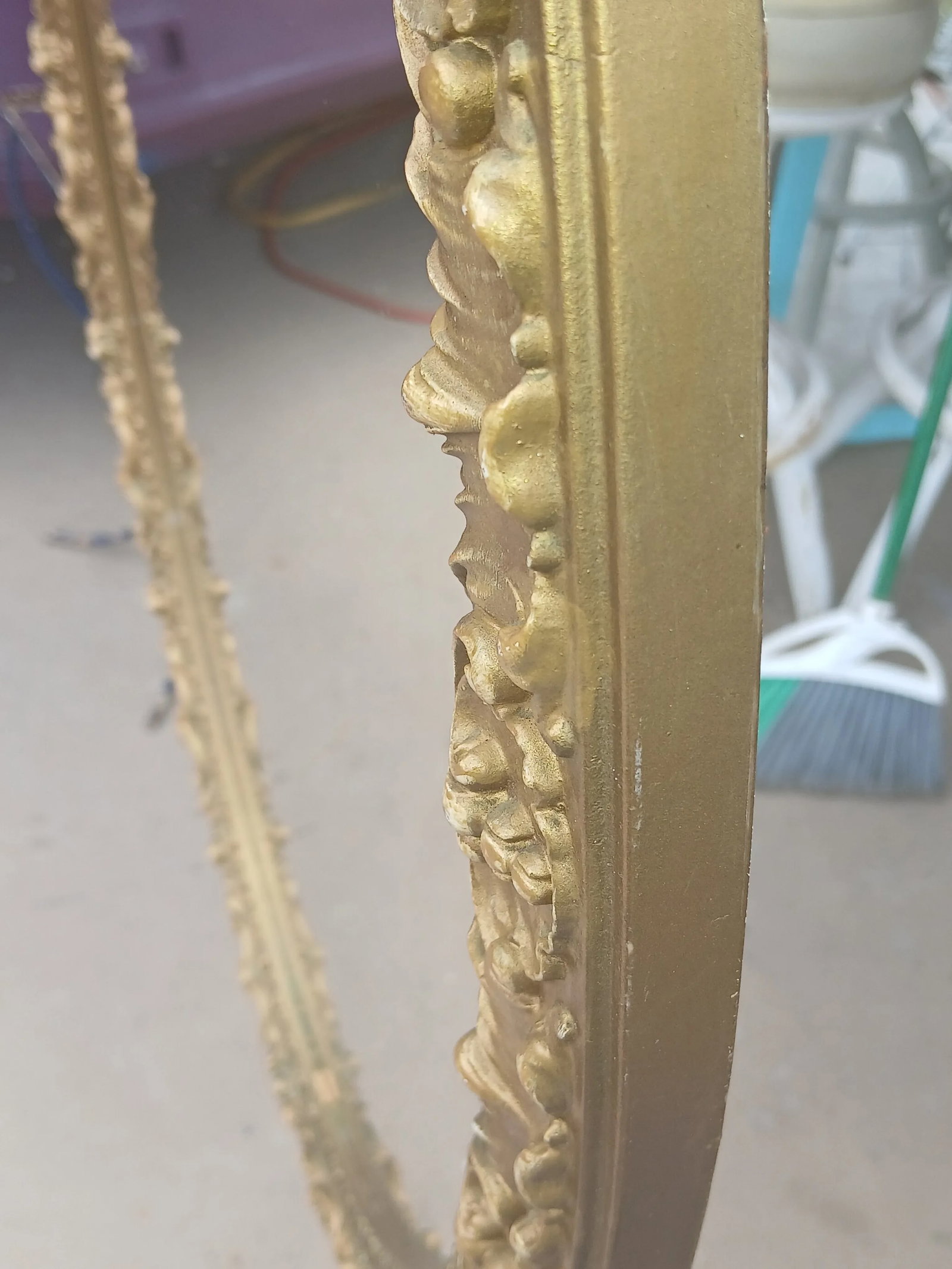 Vintage 1970s Hollywood Regency Style Ornate Antiqued Gold Oval Frame Wall Hanging Large Mirror - 2