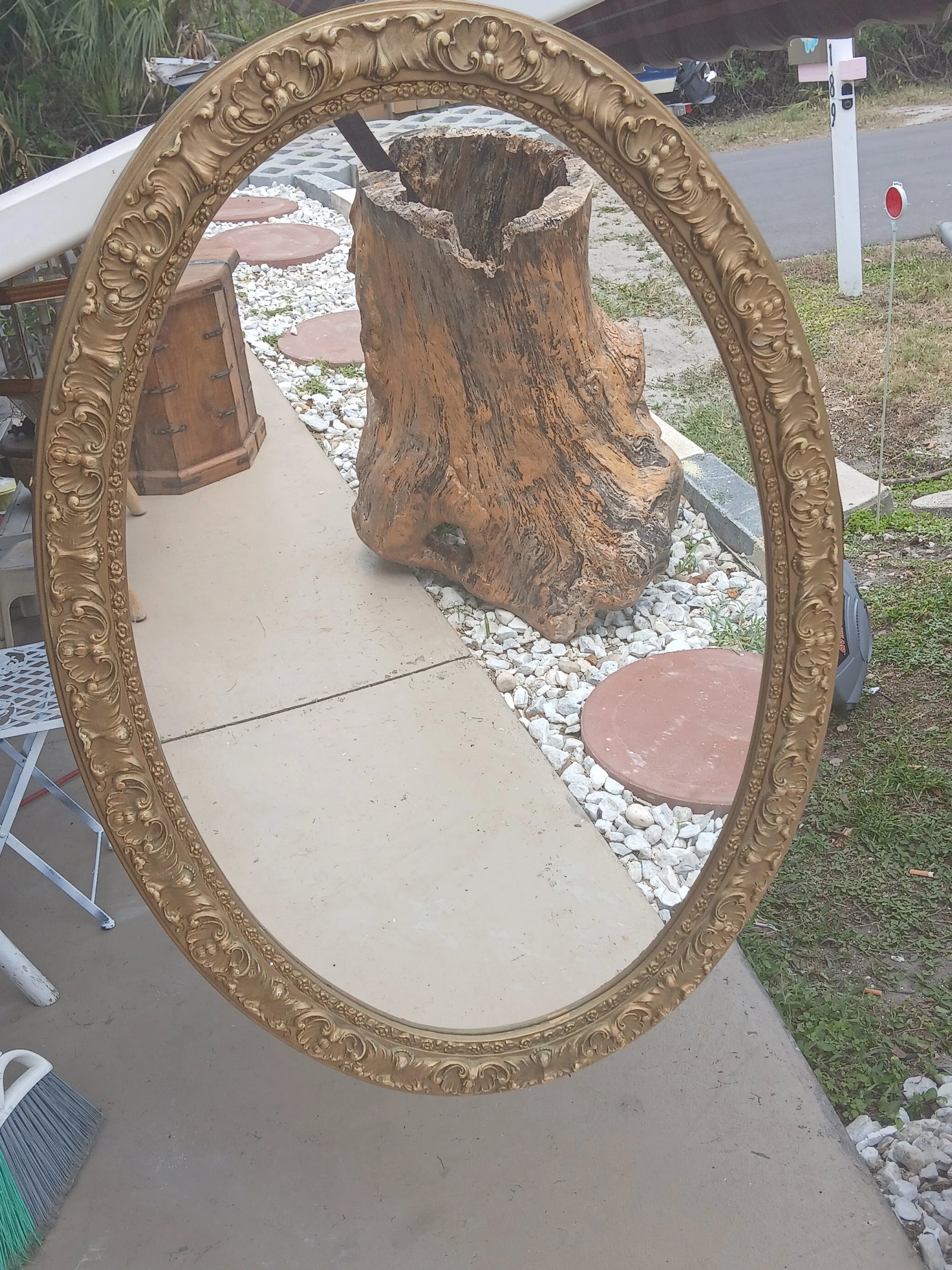 Vintage 1970s Hollywood Regency Style Ornate Antiqued Gold Oval Frame Wall Hanging Large Mirror - 4