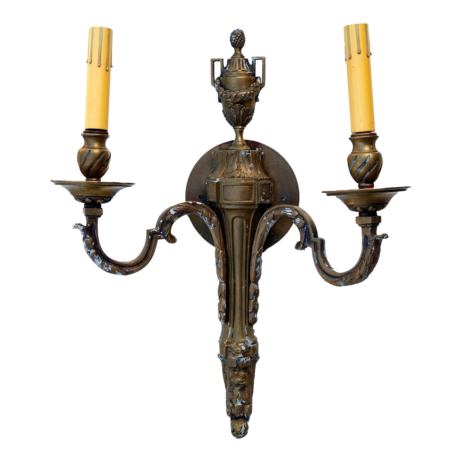 1920s French Art Deco Bronze Wall Sconce: Crafted in solid brass this French Art Deco wall sconce showcases the deco style. Signature symmetry & sleek silhouettes. A timeless piece for the foyer or bath, perfect for a collector or design