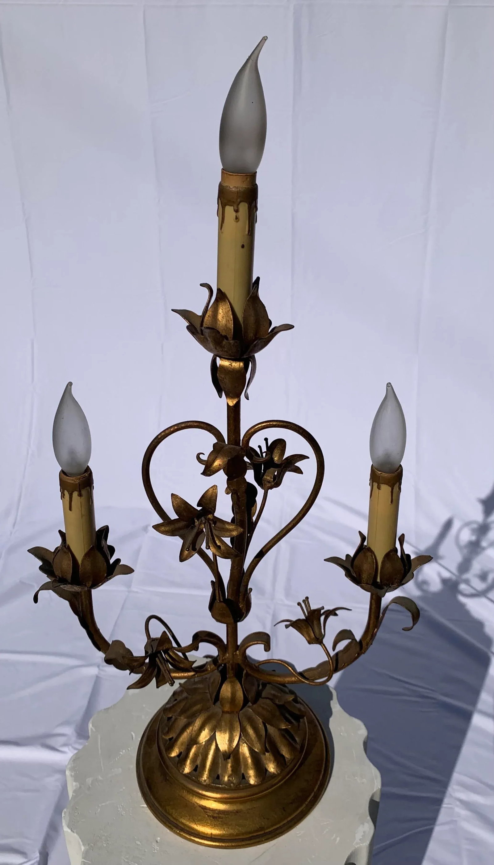 Mid 20th Century Mid-Century Brass 3 Light Floral Desk Lamp - 7