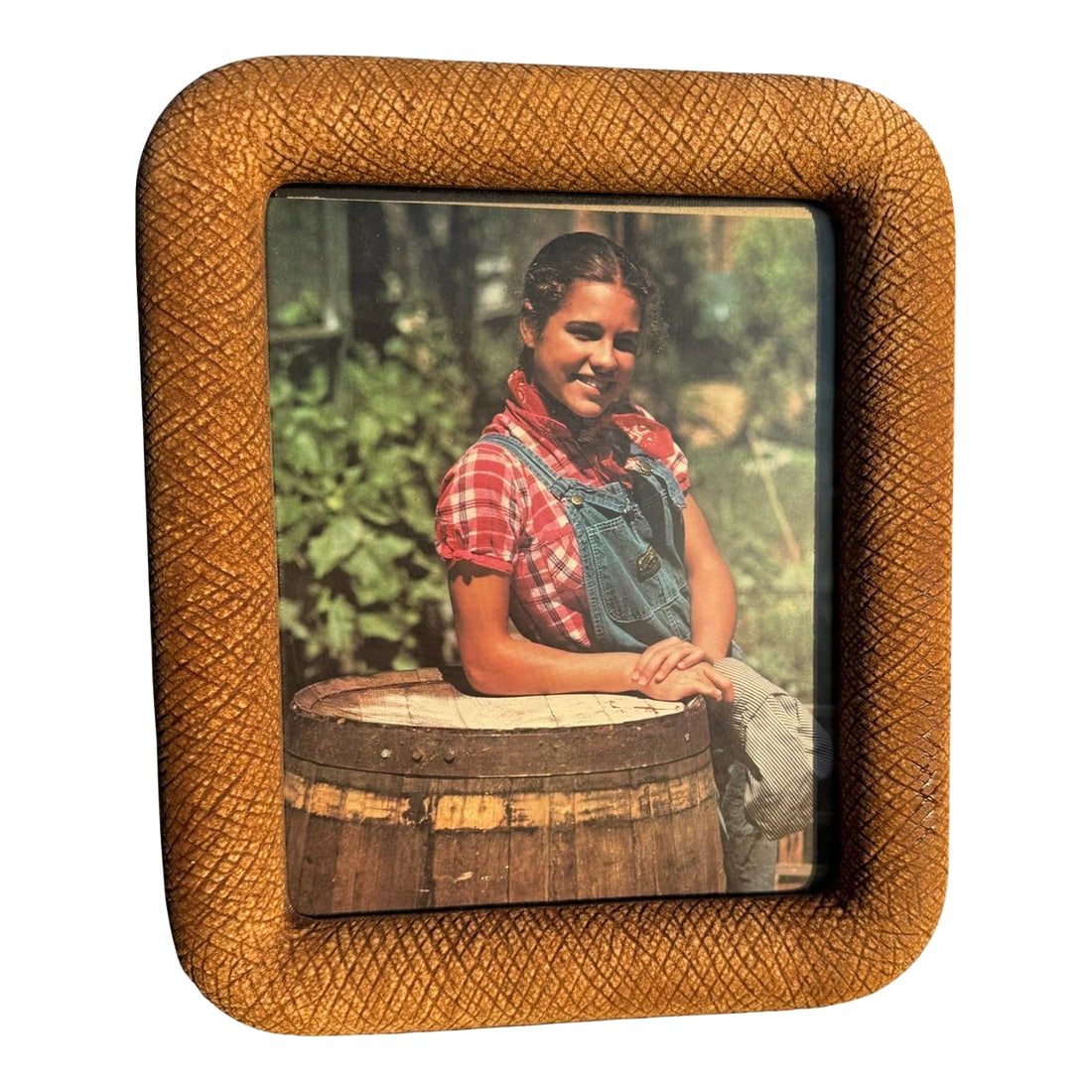 Vintage 80's Ceramic Picture Frame for 8"x10": 80's ceramic picture frame with 1.5 in thick scratched textured frame for an 8"x 10" photo. Condition: Alterations: Original Condition Unaltered Imperfections: Some Imperfections Condition Notes: New