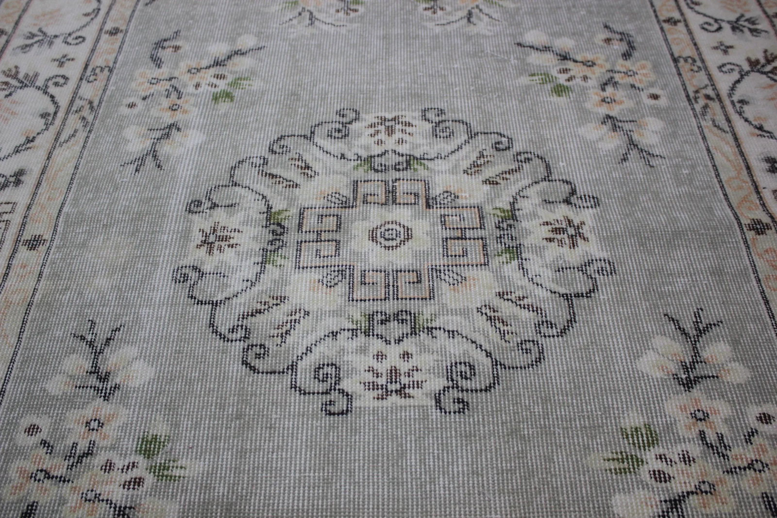 1970s Vintage Handmade Floral Design Oriental Cappadocia Turkish Area Rug - 9