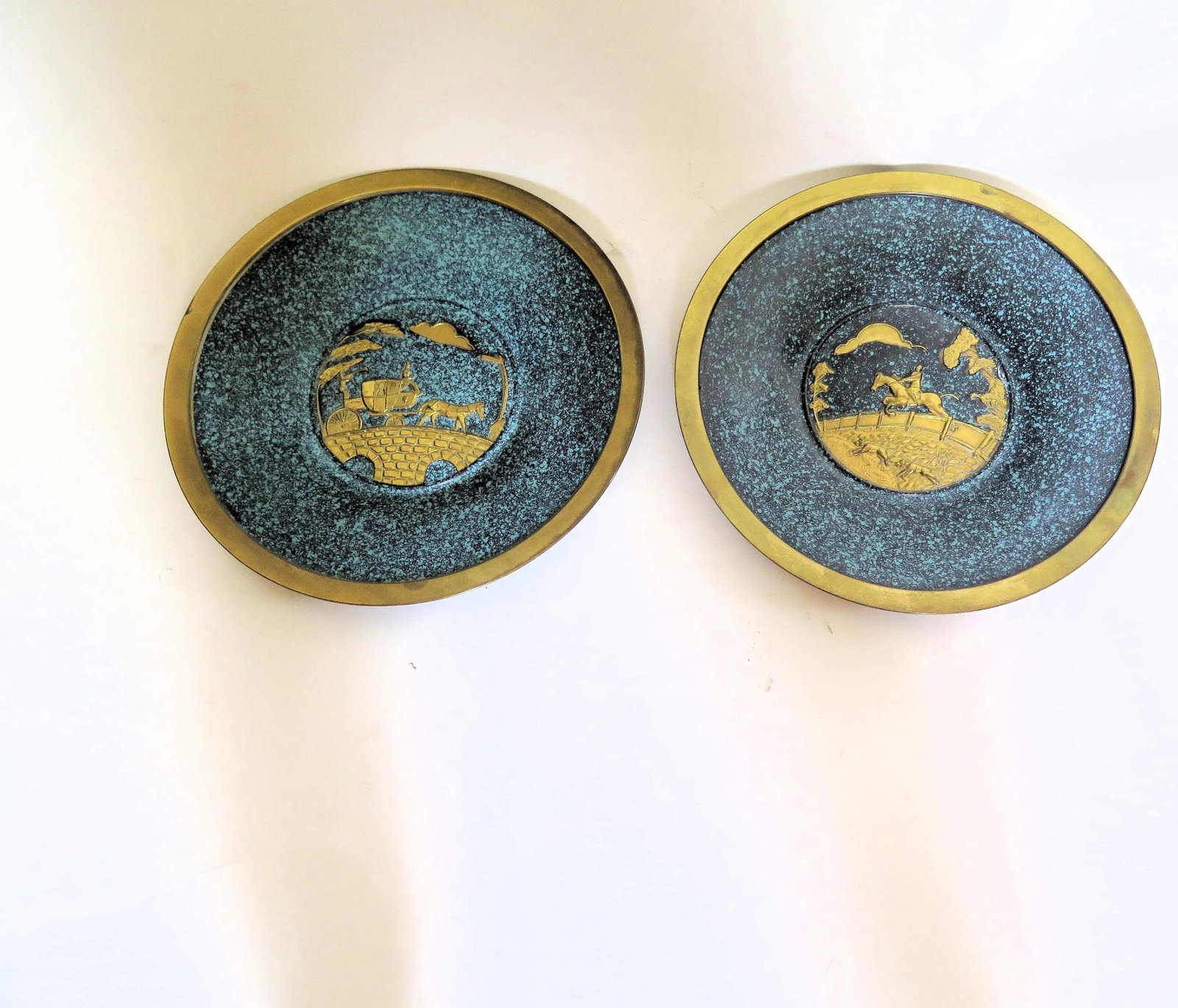 Vintage London England Brass Souvenir Plates - Set of 2 - 6