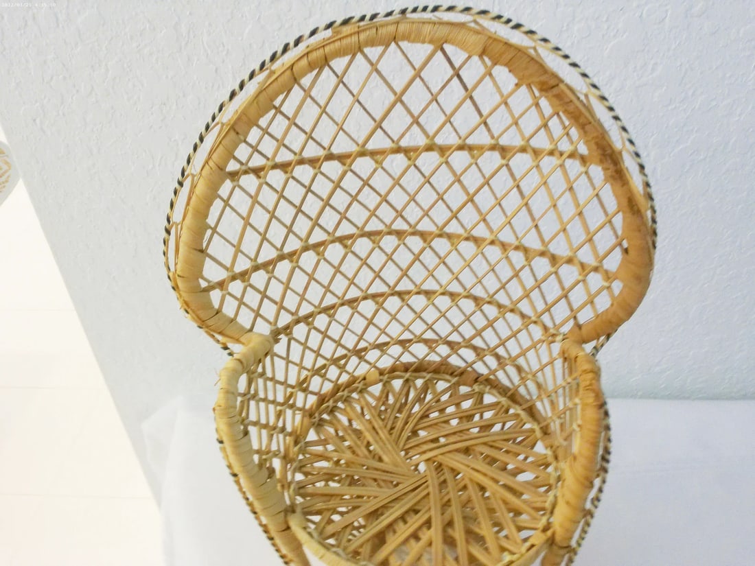 1970s Wicker Peacock Chair Plant Stand - 3
