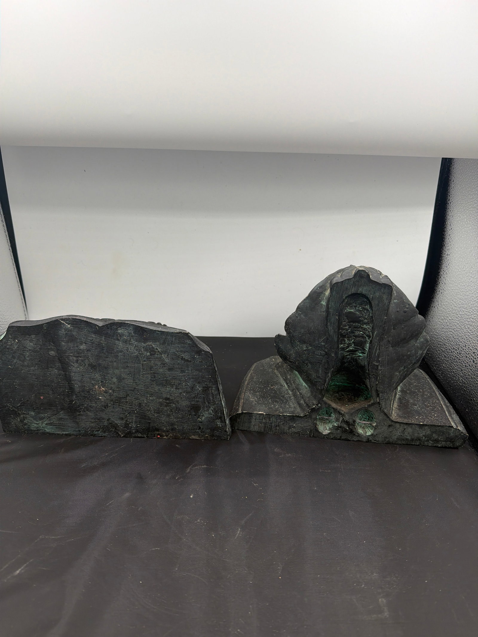1980s A Pair of Heavy Plaster Wall Brackets With a Shell Motif - 3