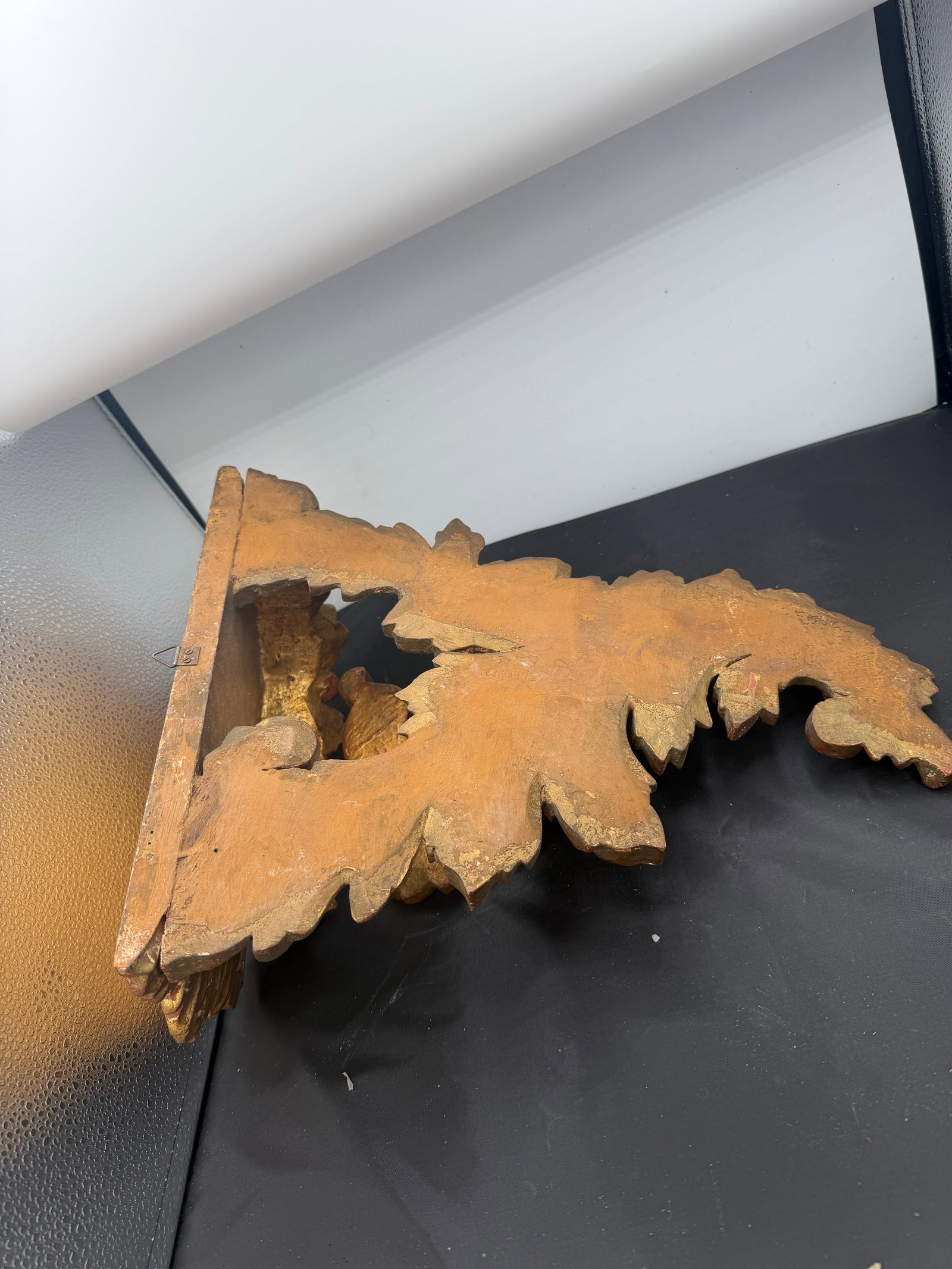 1950s Large Gesso and Gilt Carved Wooden Italian Wall Bracket - 2