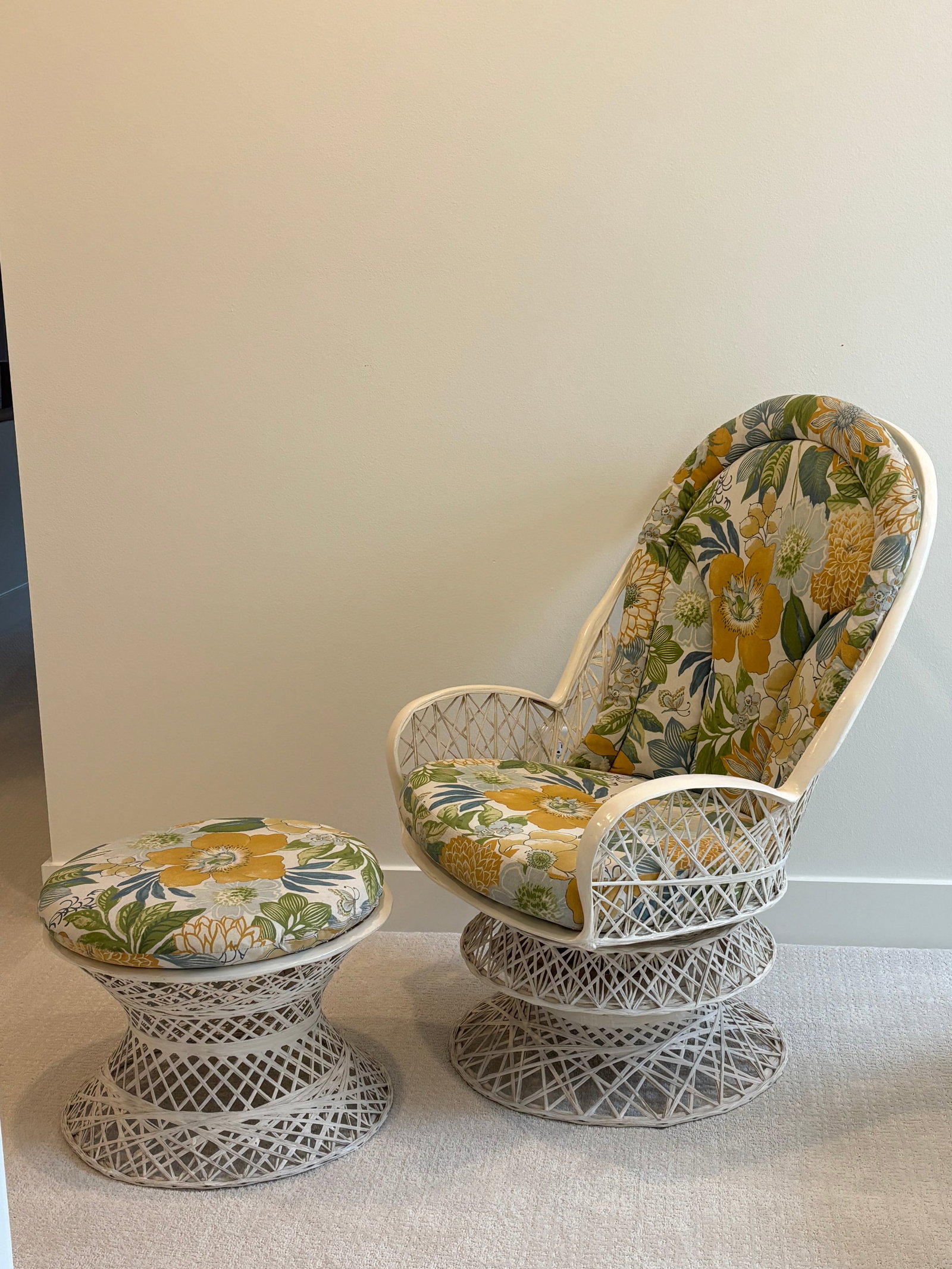 Mid-Century Palm Beach Style / Palm Springs Style Russell Woodard Spun Fiberglass Swivel Rocker Loun - 12