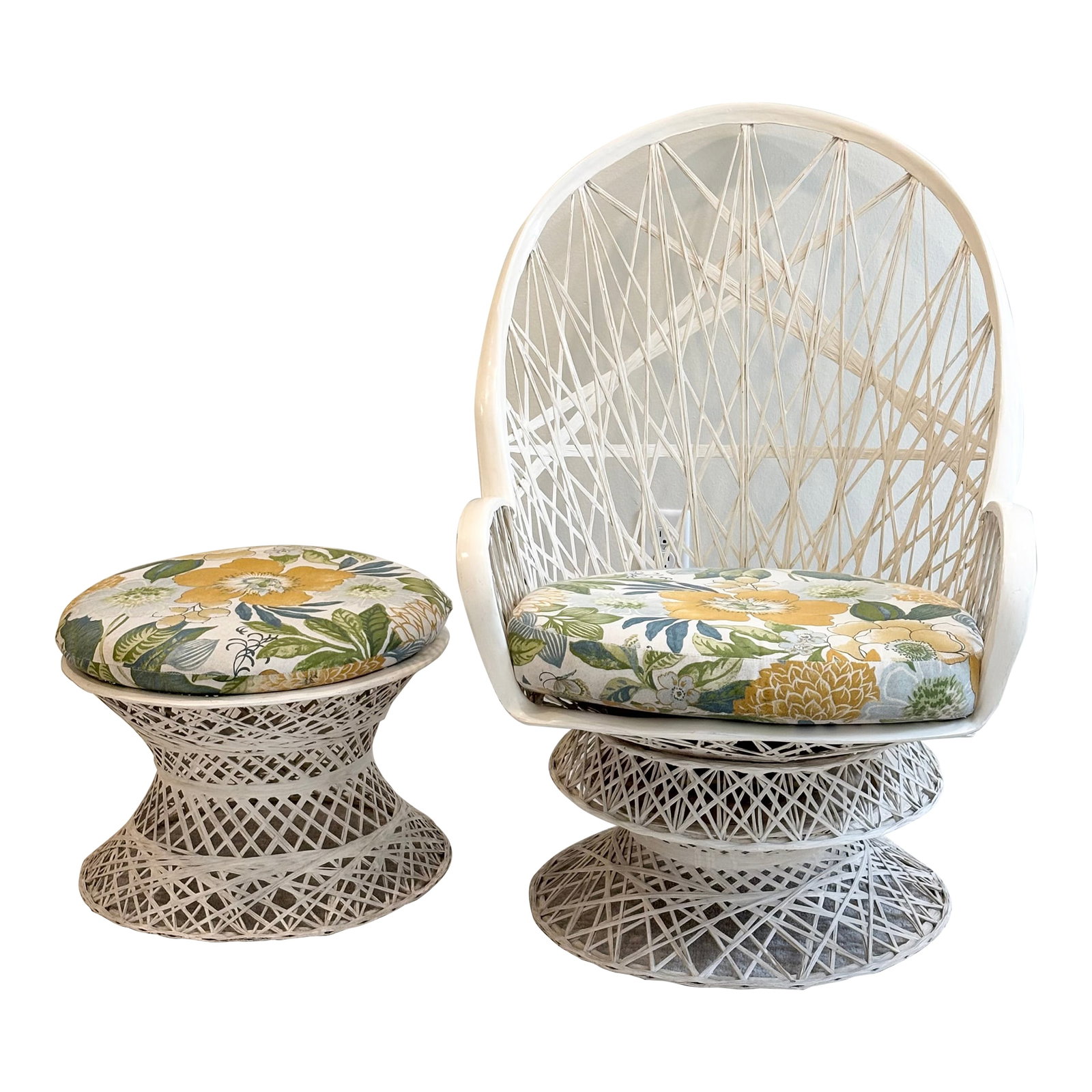 Mid-Century Palm Beach Style / Palm Springs Style Russell Woodard Spun Fiberglass Swivel Rocker Loun: This is the most comfortable outdoor lounge chair! The chair swivels and rocks and comes with custom cushions for added comfort. The cushions will need to be cleaned or reupholstered to suit your deco