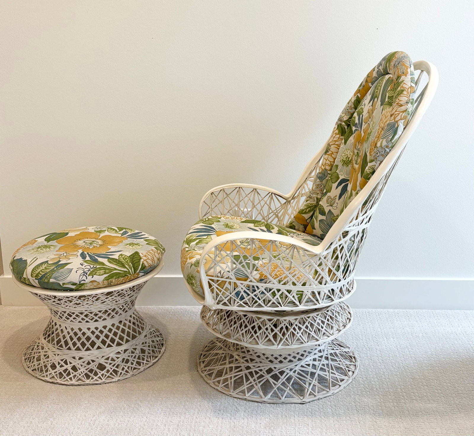 Mid-Century Palm Beach Style / Palm Springs Style Russell Woodard Spun Fiberglass Swivel Rocker Loun - 2