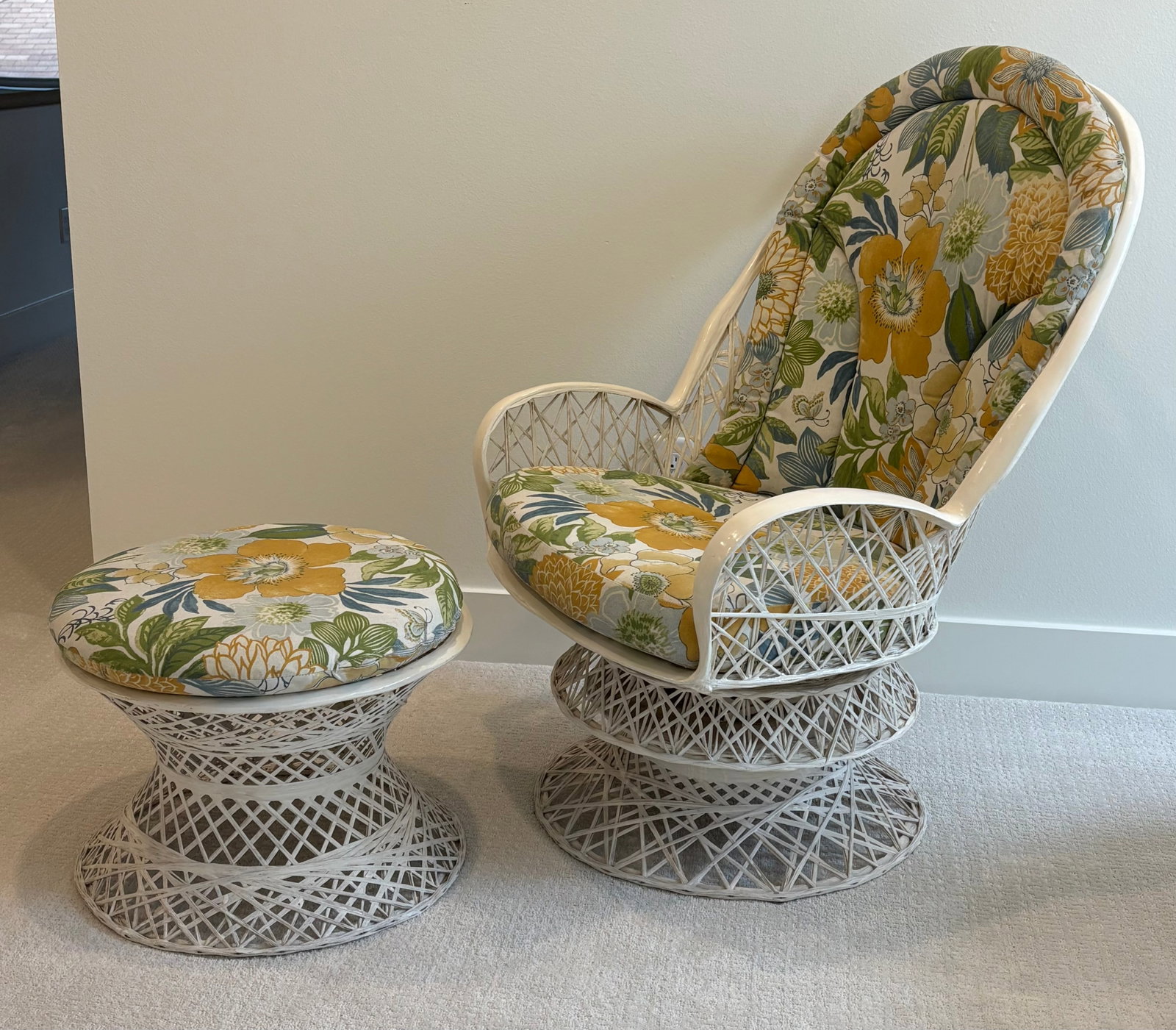 Mid-Century Palm Beach Style / Palm Springs Style Russell Woodard Spun Fiberglass Swivel Rocker Loun - 3