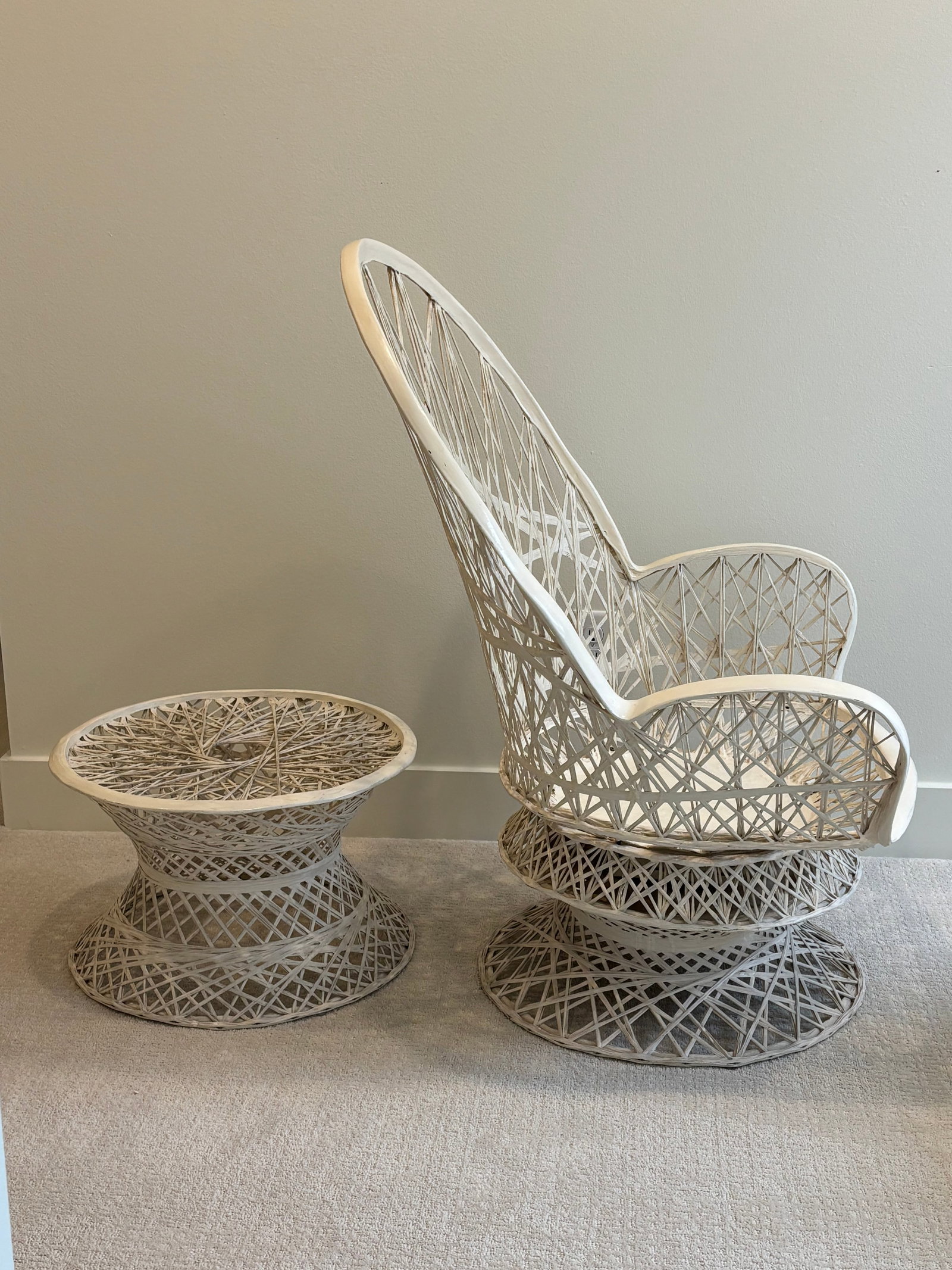 Mid-Century Palm Beach Style / Palm Springs Style Russell Woodard Spun Fiberglass Swivel Rocker Loun - 7
