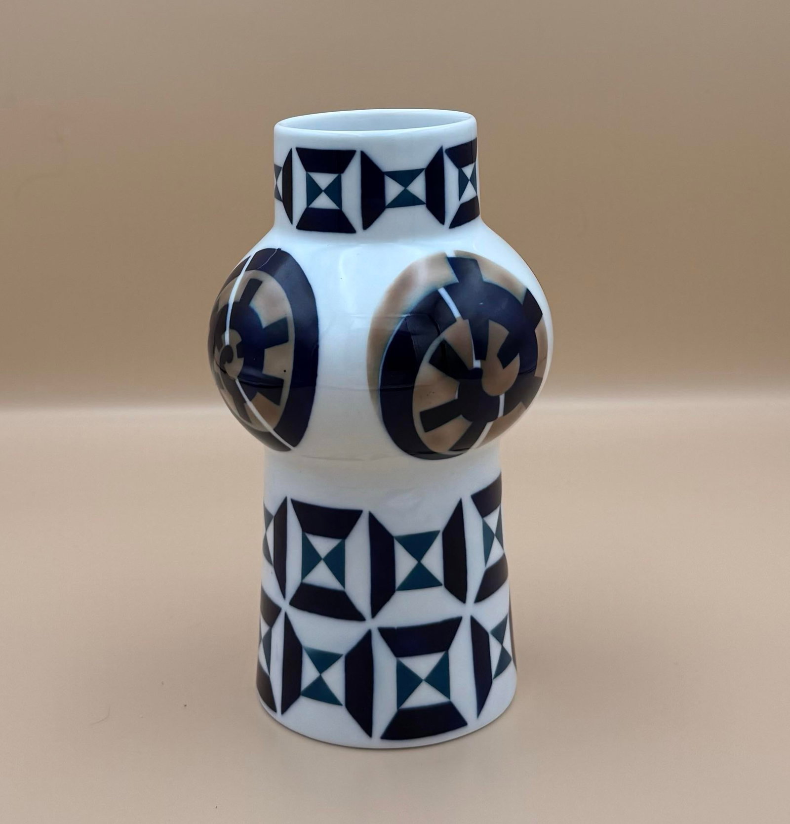 Sargadelos O Castro Sculptural Geometric Vase, Cobalt Blue Porcelain, Mid-Century, Spain - 4