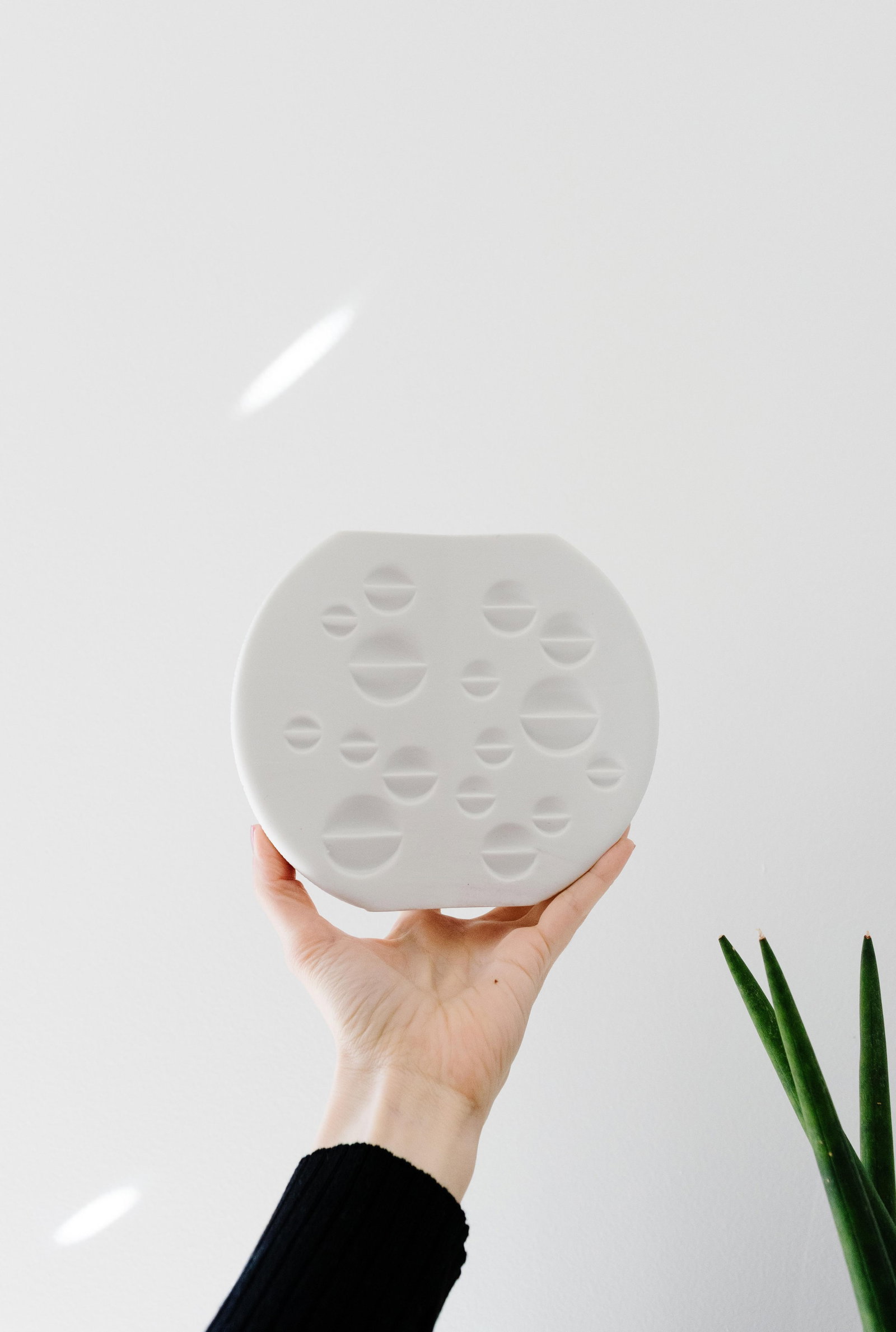 1950s Hans-Theo Baumann for Thomas Germany Matte White Porcelain Op Art Vase - 2