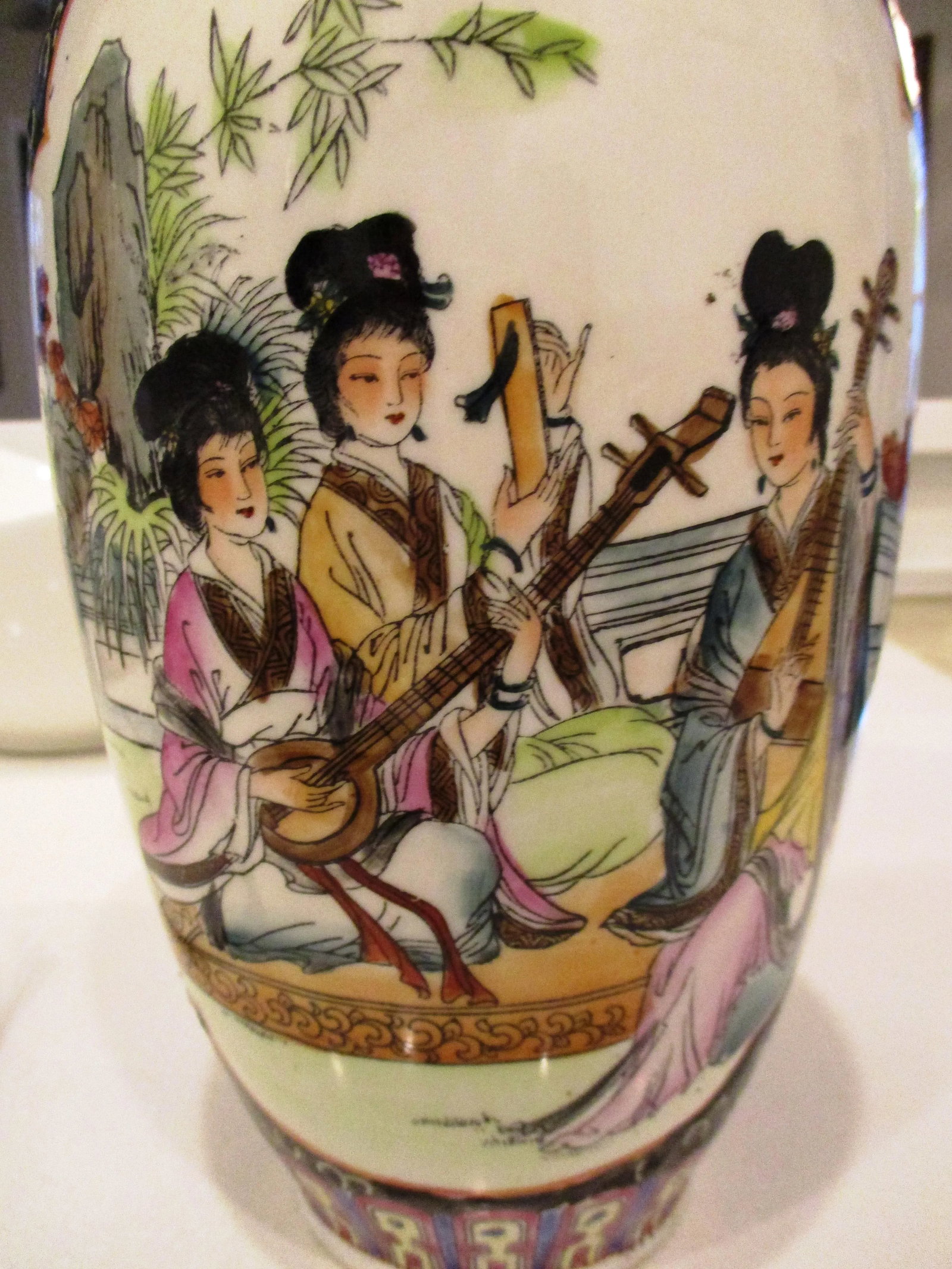 Mid-Century Black Chinese Geisha Floral Vase - 3