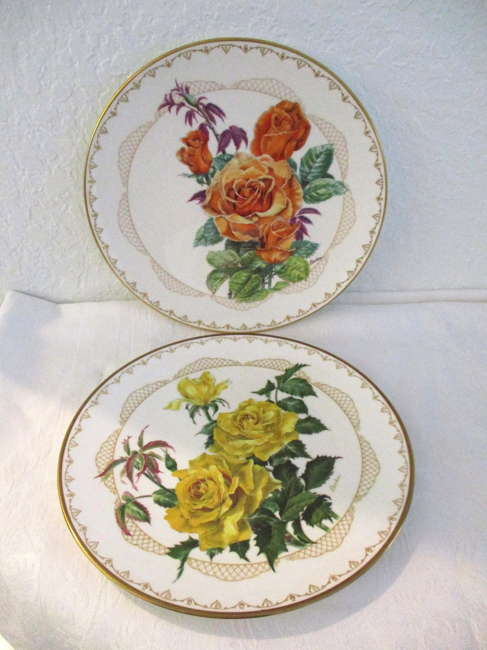 1980s Edward Marshall Boehm Porcelain Roses Plates, a Pair - 10