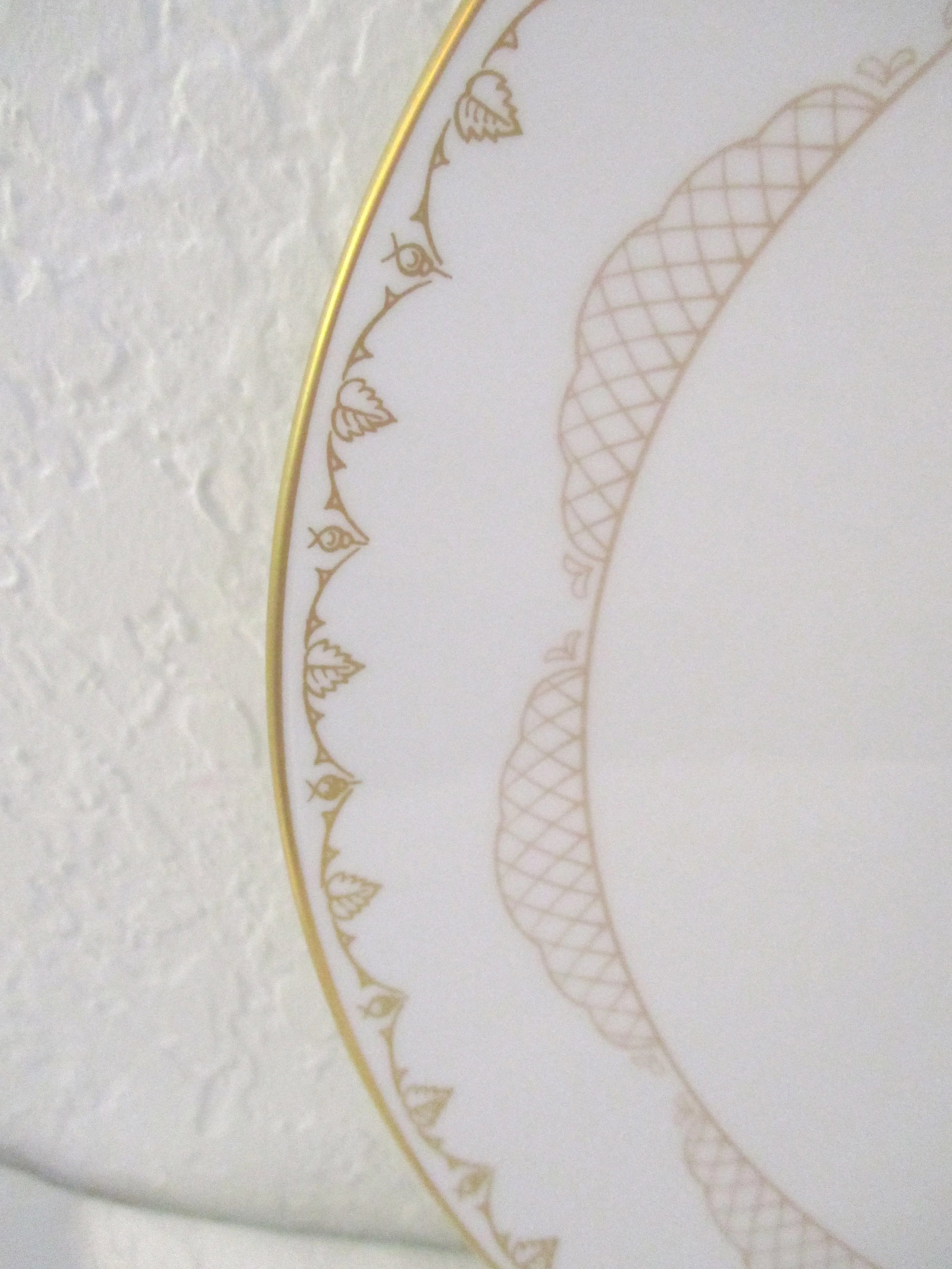 1980s Edward Marshall Boehm Porcelain Roses Plates, a Pair - 4