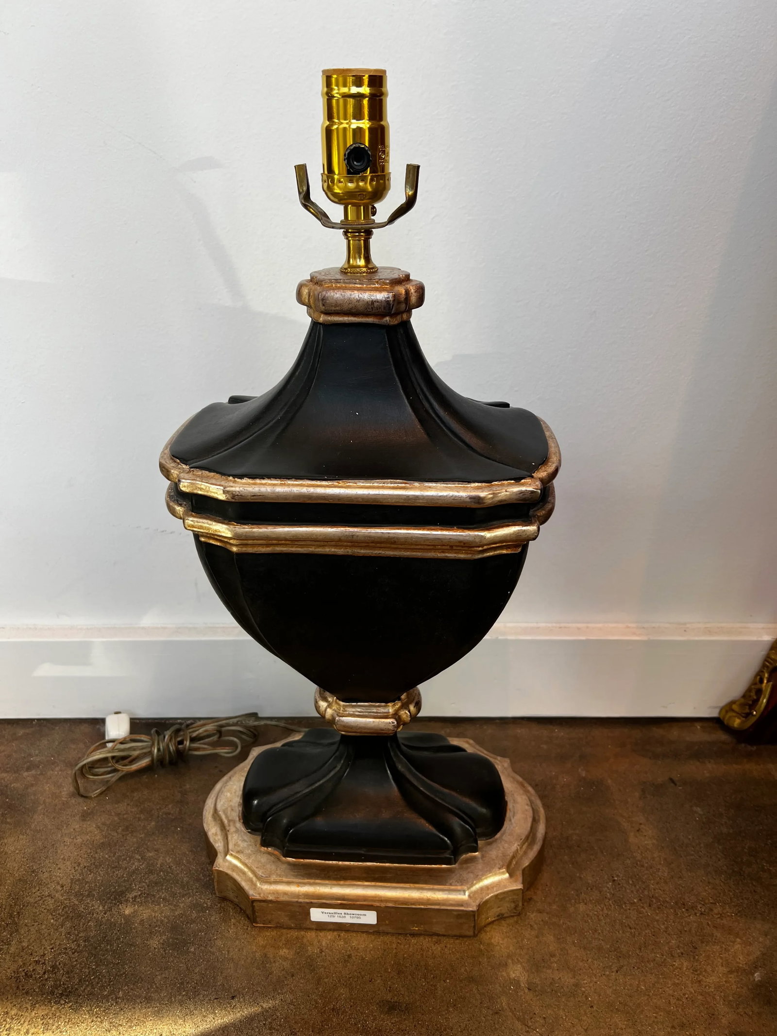 1990s Italian Black and Silver Wash Wooden Table Lamp - 13