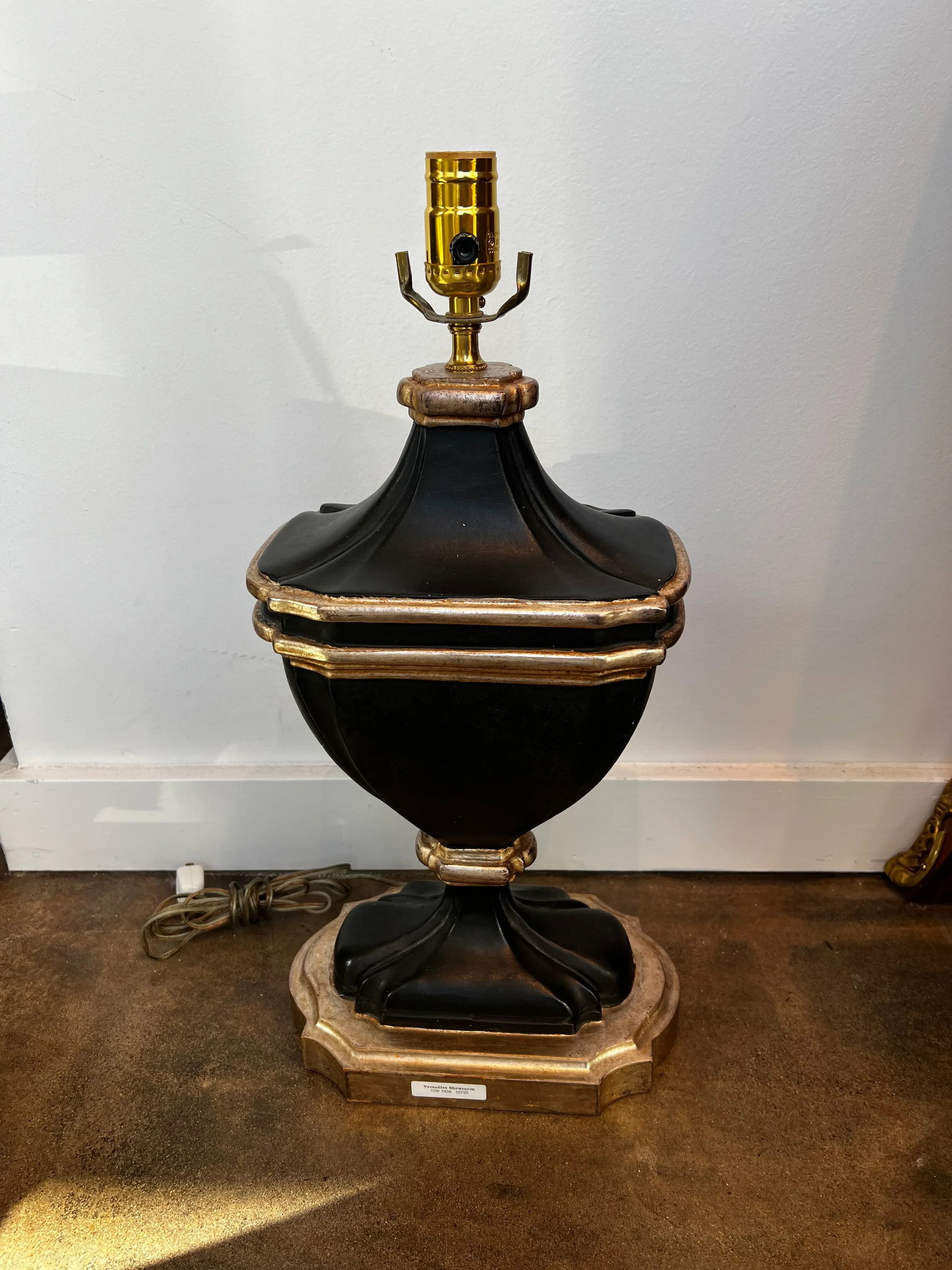 1990s Italian Black and Silver Wash Wooden Table Lamp - 2