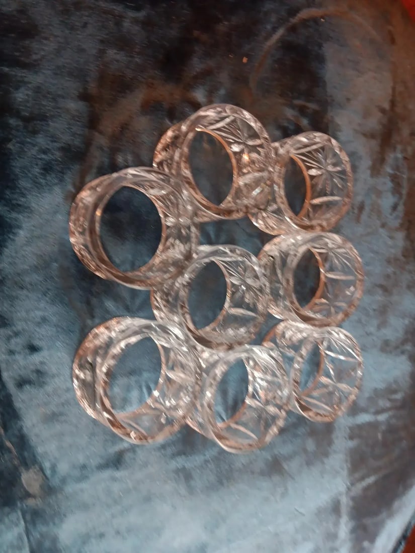 Set of 8 Vintage Crystal Clear Cut Essex Napkin Rings - 2