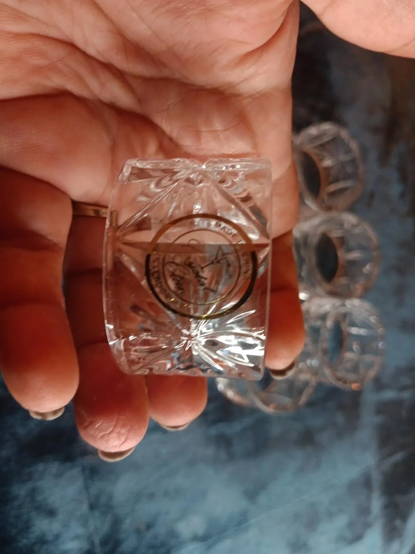 Set of 8 Vintage Crystal Clear Cut Essex Napkin Rings - 4