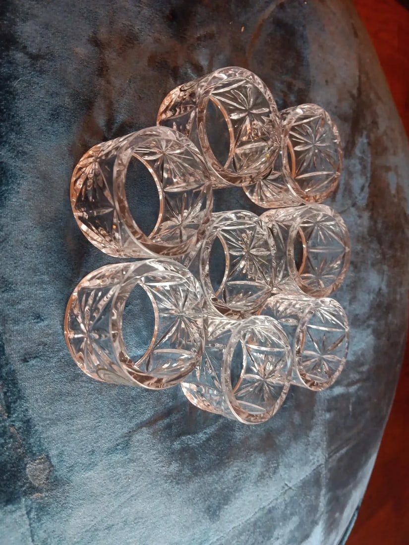 Set of 8 Vintage Crystal Clear Cut Essex Napkin Rings - 5