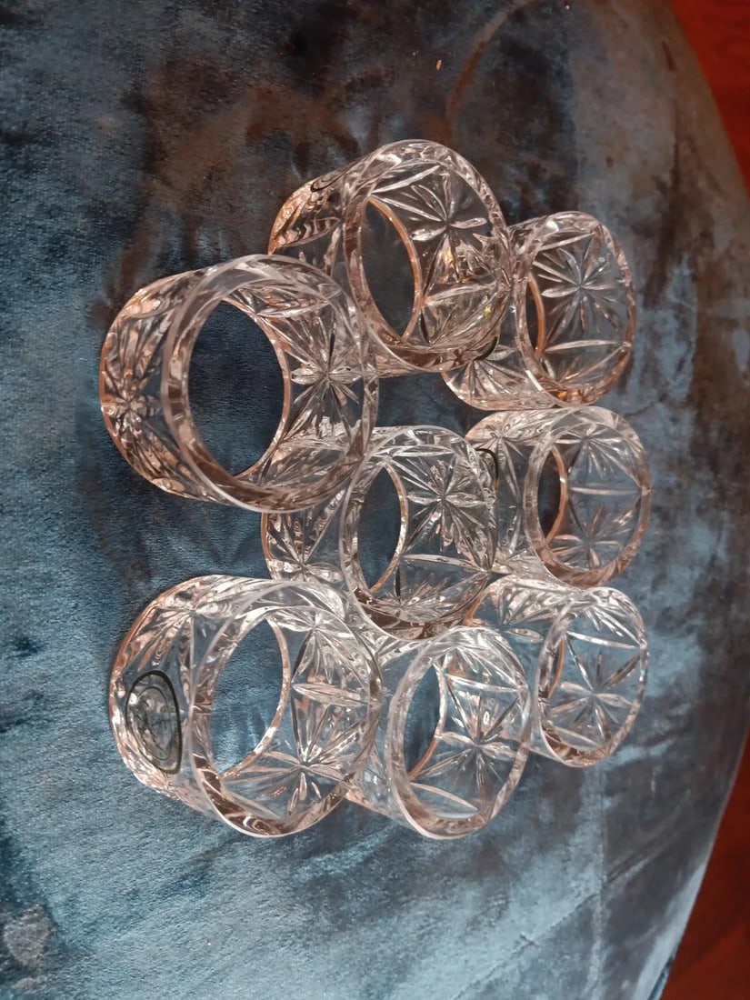 Set of 8 Vintage Crystal Clear Cut Essex Napkin Rings - 6