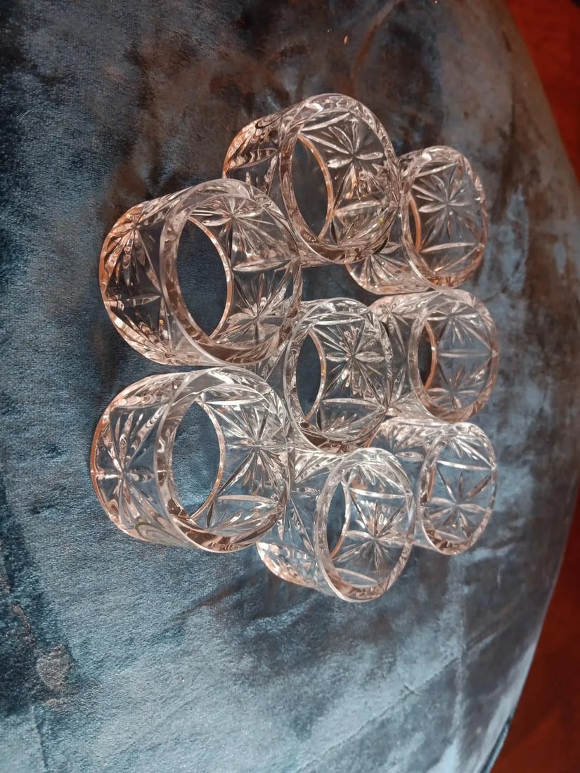 Set of 8 Vintage Crystal Clear Cut Essex Napkin Rings - 7