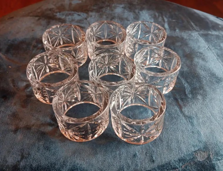 Set of 8 Vintage Crystal Clear Cut Essex Napkin Rings - 8