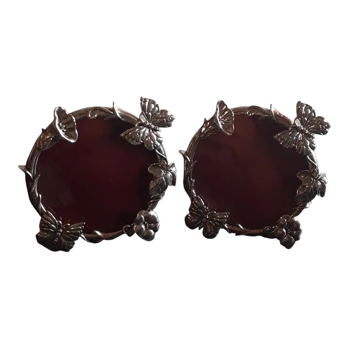 Vintage Pair of Silvercraft Craft Round Photo Holders: This is a GORGEOUS Pair of Silvercraft Craft 4" Round Photo Holders. Procured at auction BOX 30 Condition: Alterations: Original Condition Unaltered Imperfections: Some Imperfections Condition Notes: