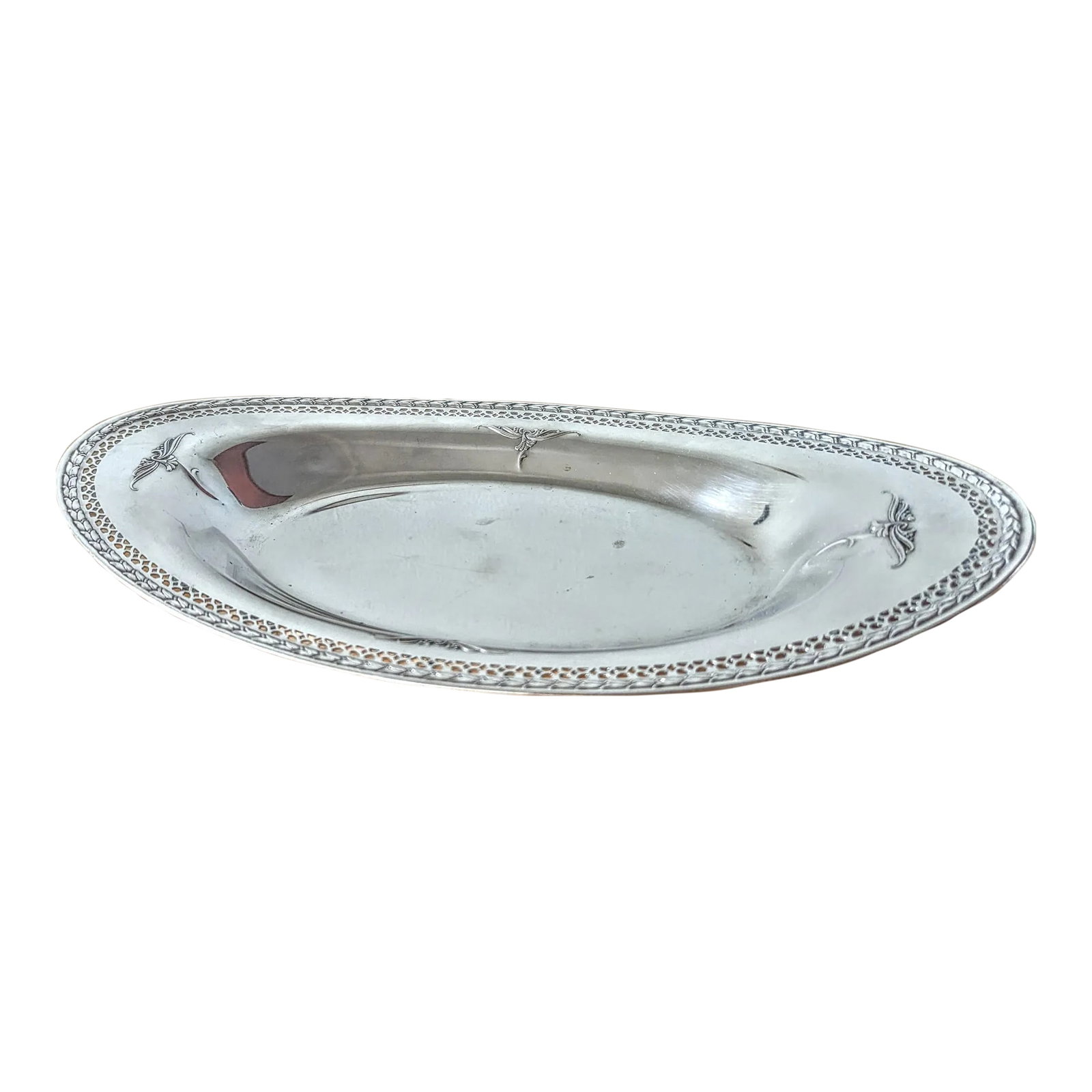 1940s Fantasy by Oneida Silverplate Bread Plate: CORRECTION TO SHIPPING TIME, THIS IS SELLER SHIPPING, ARRIVAL TIME IS 4-10 DAYS FROM PURCHASE DATE. Little raised fairy on the 4 sides with lace like perimeter. Known as the Fantasy line by Oneida,