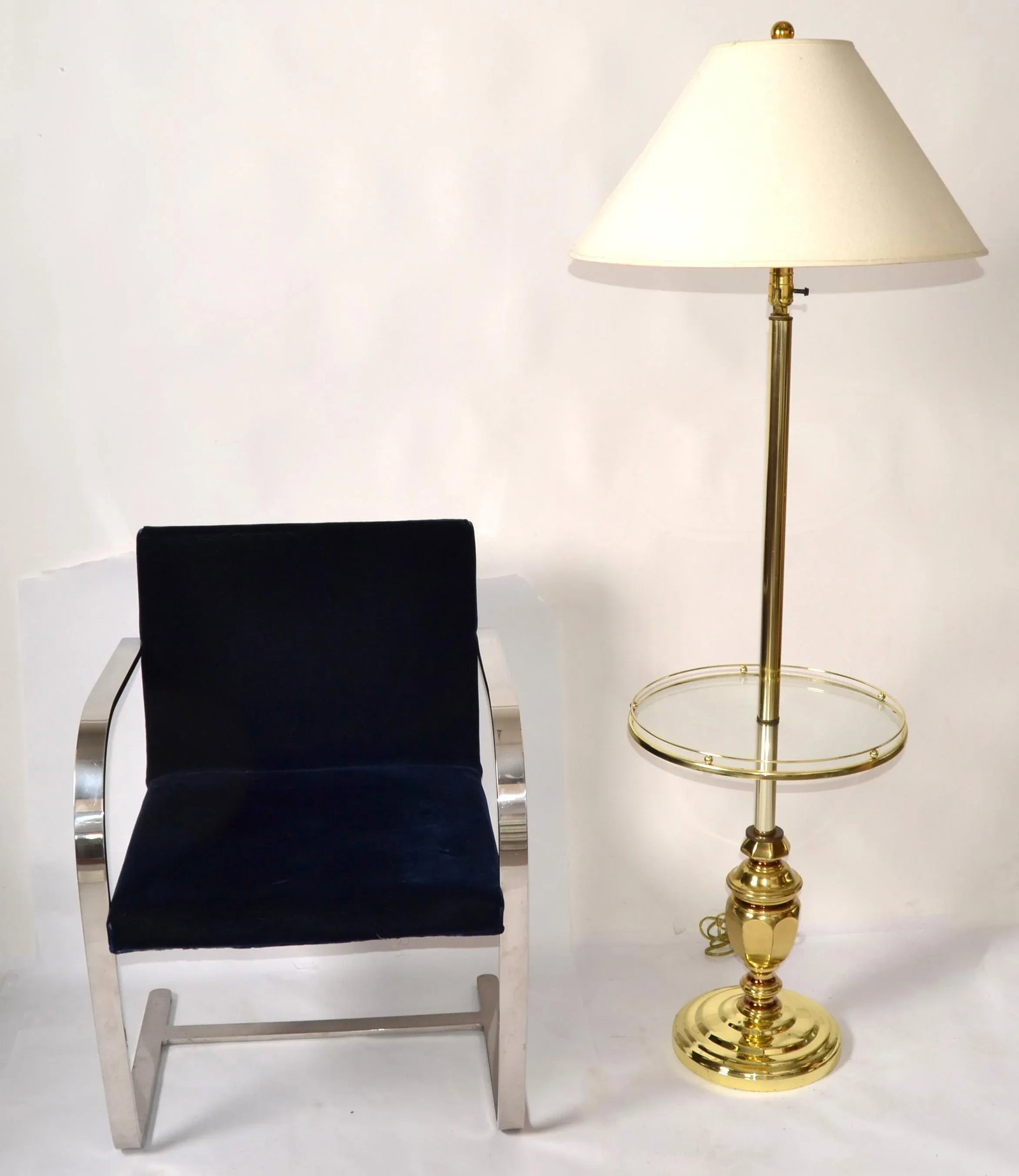 1980s Neoclassical Brass Metal Laurel Lamp Company Style Round Glass Side Table Floor Lamp - 3