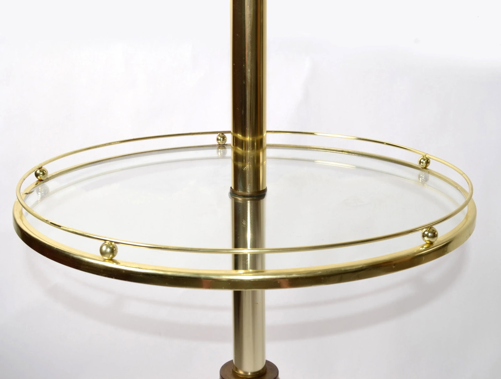 1980s Neoclassical Brass Metal Laurel Lamp Company Style Round Glass Side Table Floor Lamp - 4