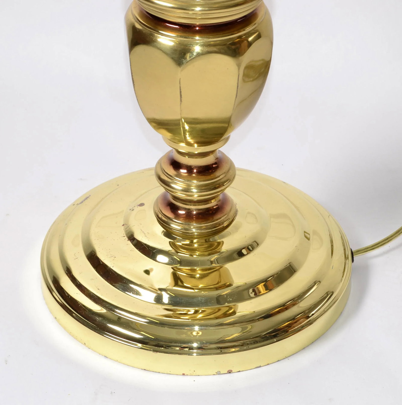 1980s Neoclassical Brass Metal Laurel Lamp Company Style Round Glass Side Table Floor Lamp - 6