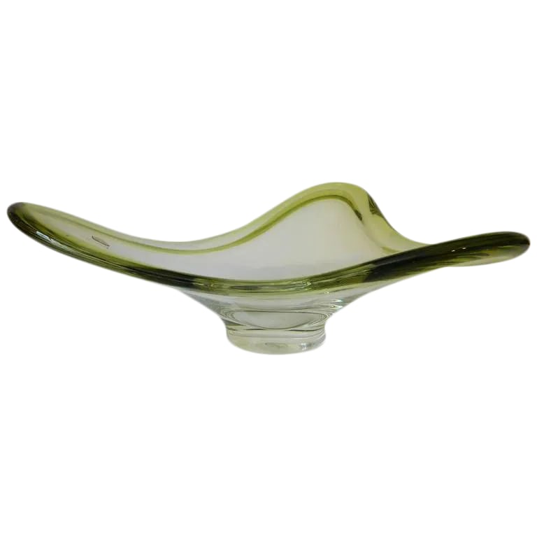 Mid Century Chalet Canada Glass Centerpiece: Chalet glass designed and produced in Canada by skilled immigrant Italian glassblowers is recognized as important vintage glass, known for its smooth fluid lines and beautiful colors. Condition: Alter